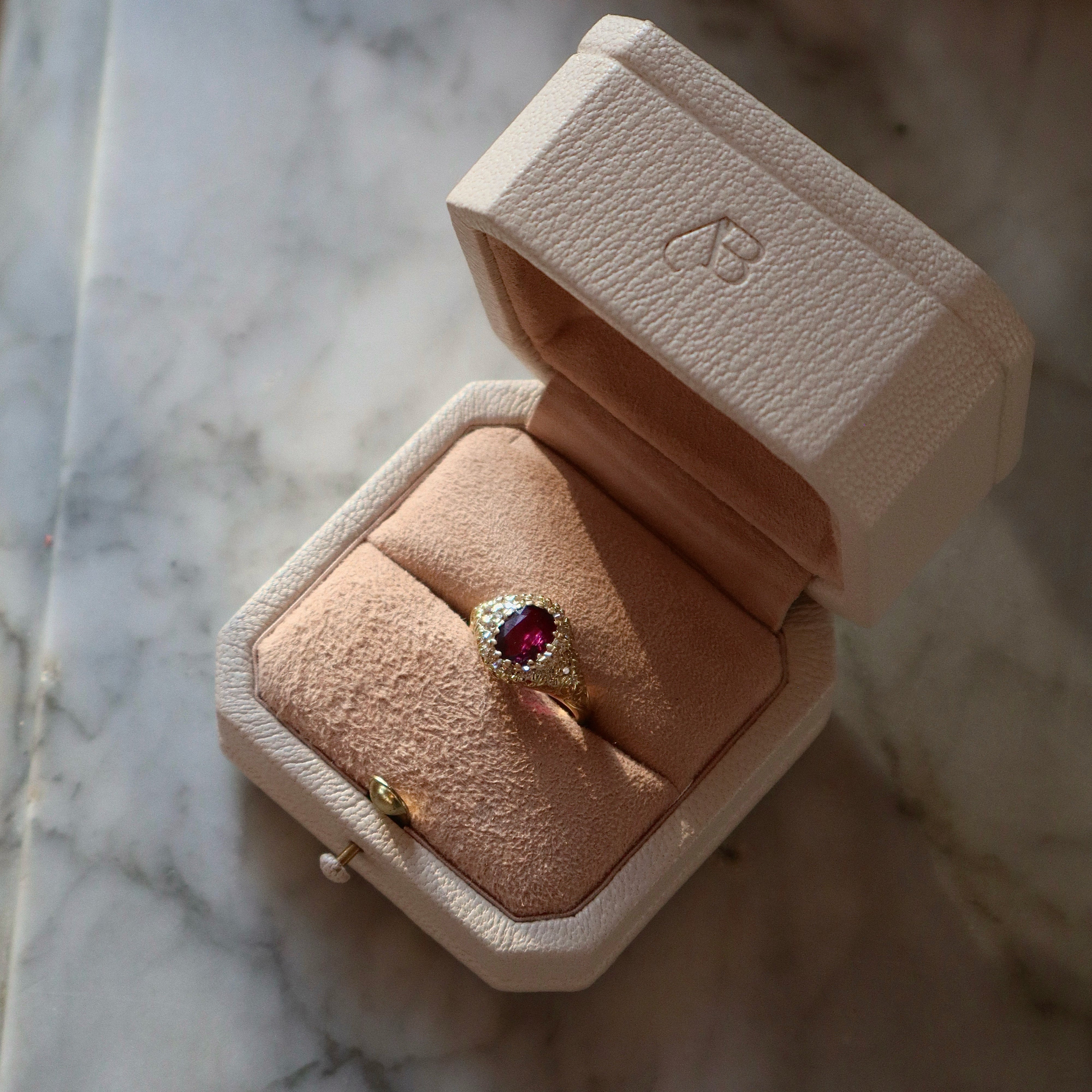 ANTIQUE engagement ring with gemstone