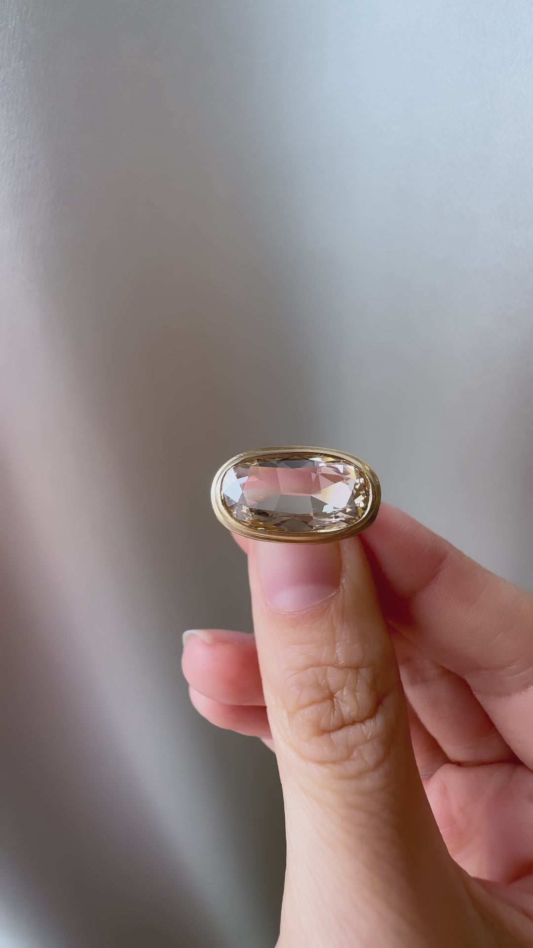 m-z color, vs clarity diamond in yellow gold setting