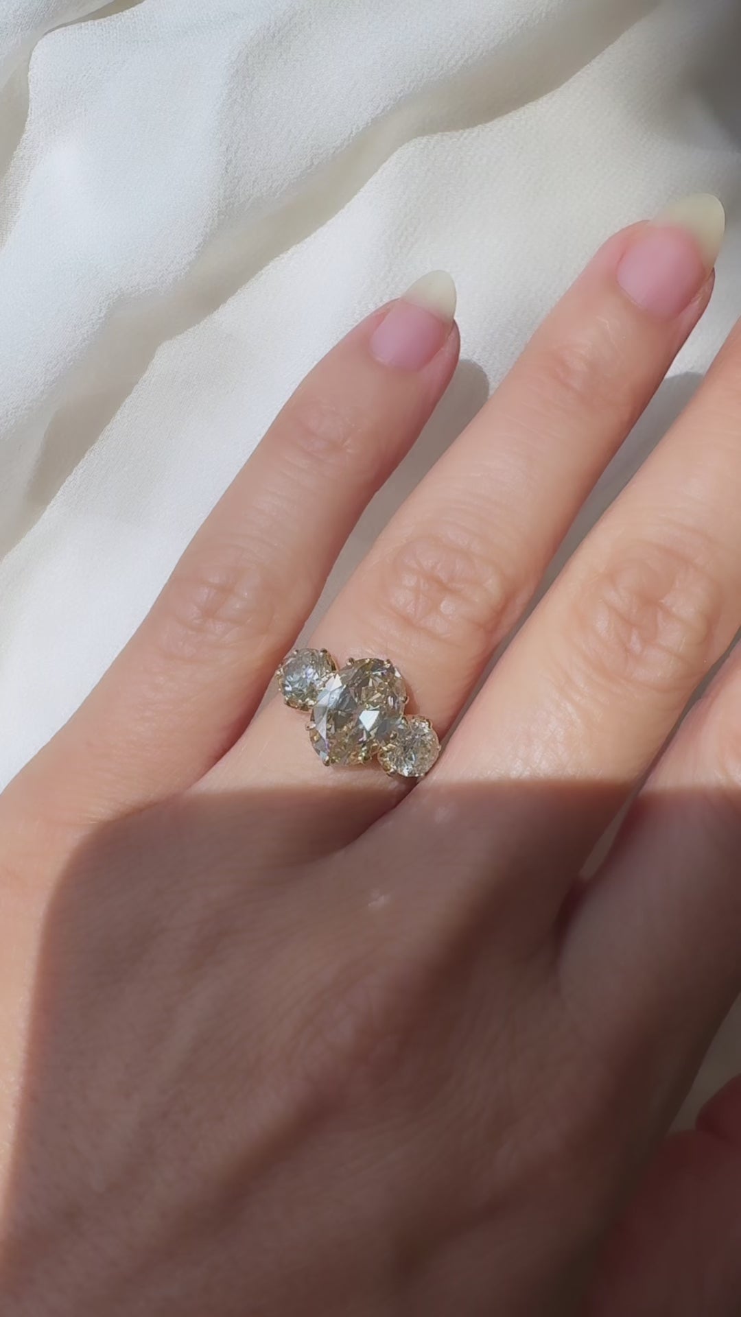 m-z color, si-i clarity diamond in yellow gold setting