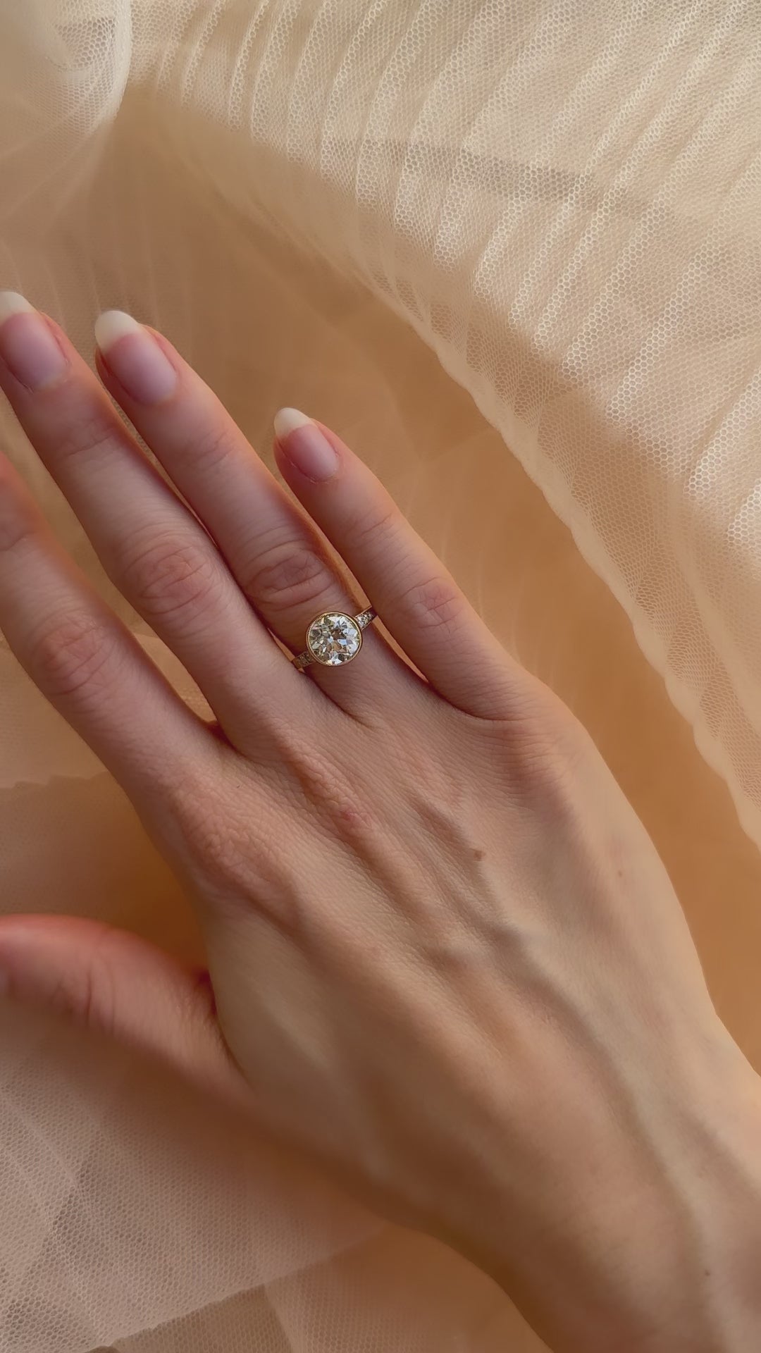 m-z color, vs clarity diamond in yellow gold setting