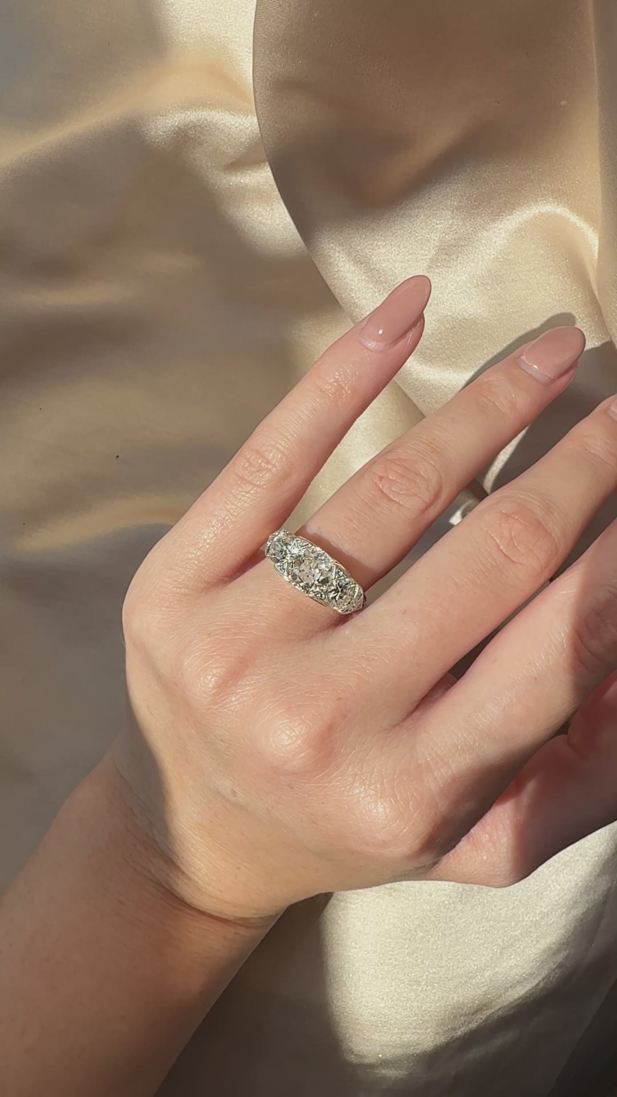 j-k-l color, si-i clarity diamond in two-tone setting