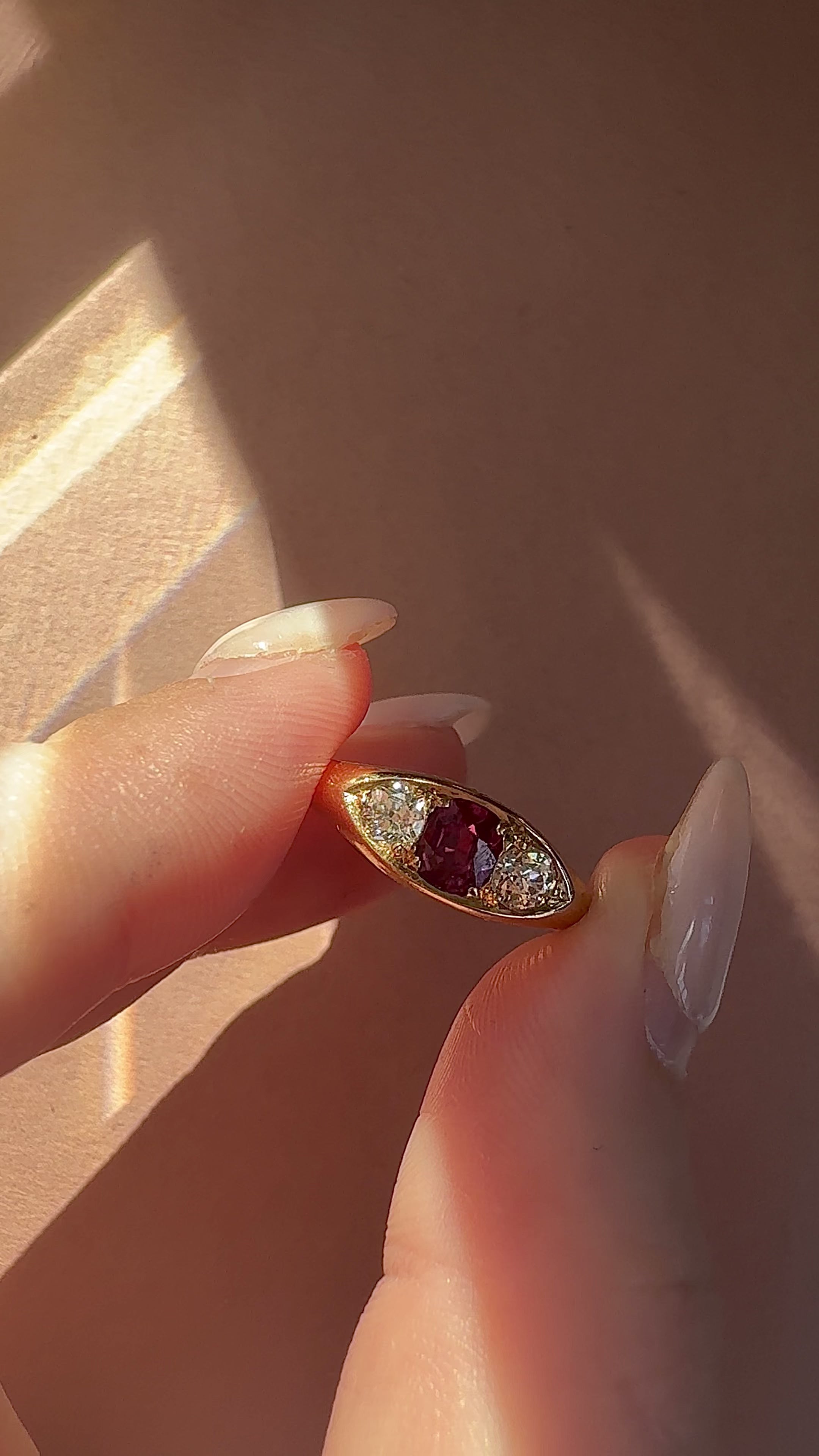 g-h-i color, si-i clarity diamond in yellow gold setting