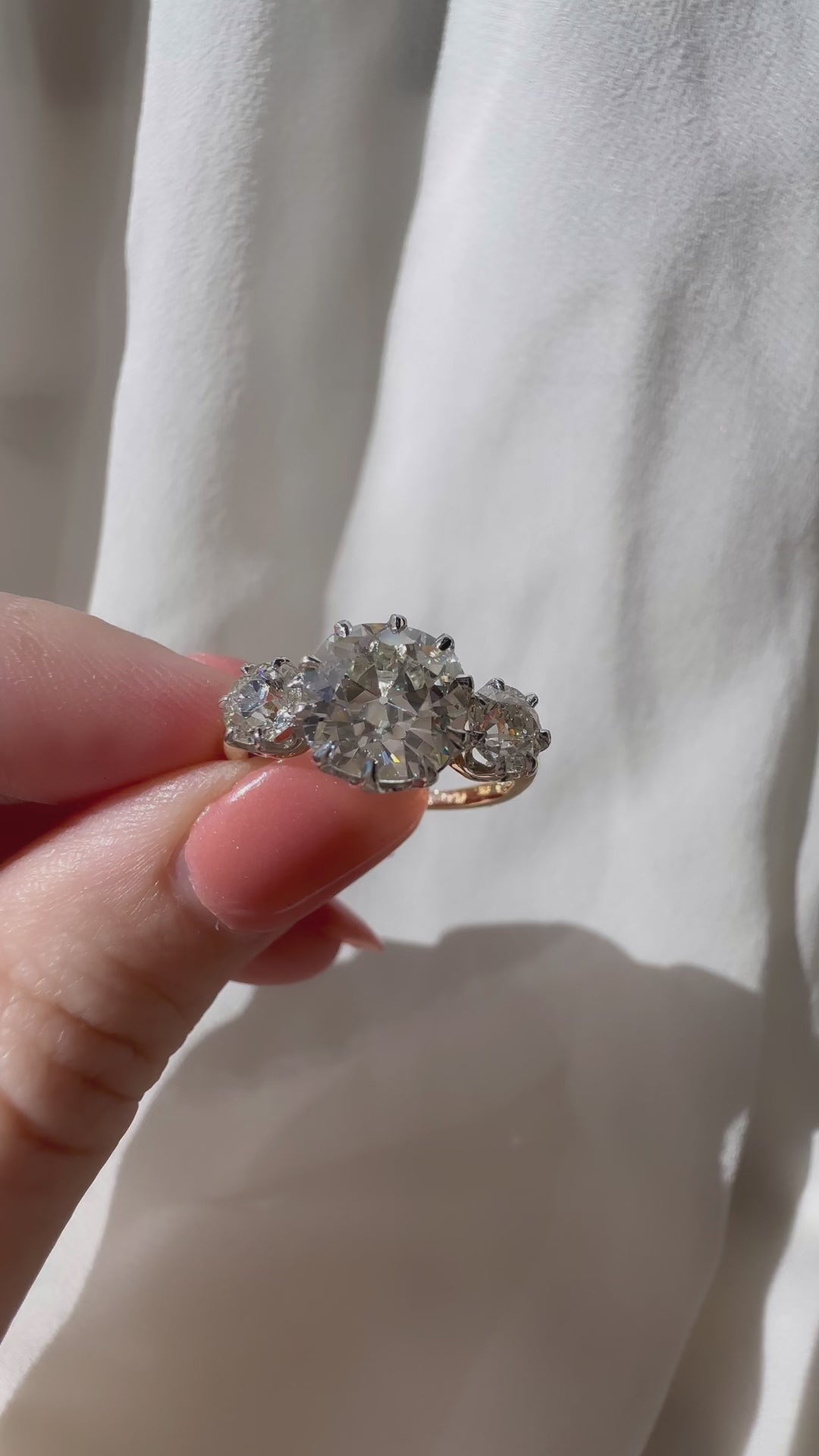 j-k-l color, vs clarity diamond in two-tone setting