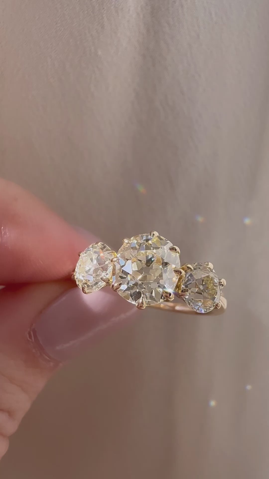 m-z color, si-i clarity diamond in yellow gold setting