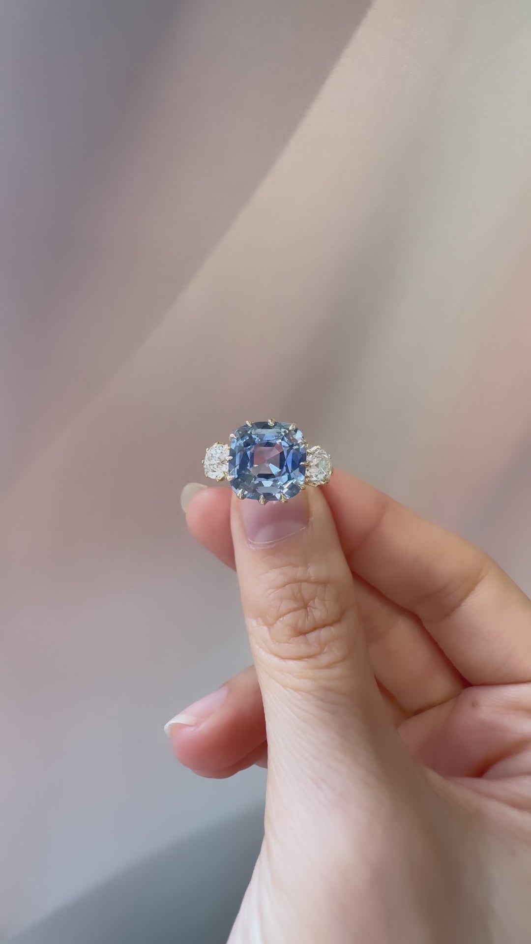 m-z color, si-i clarity in yellow gold setting