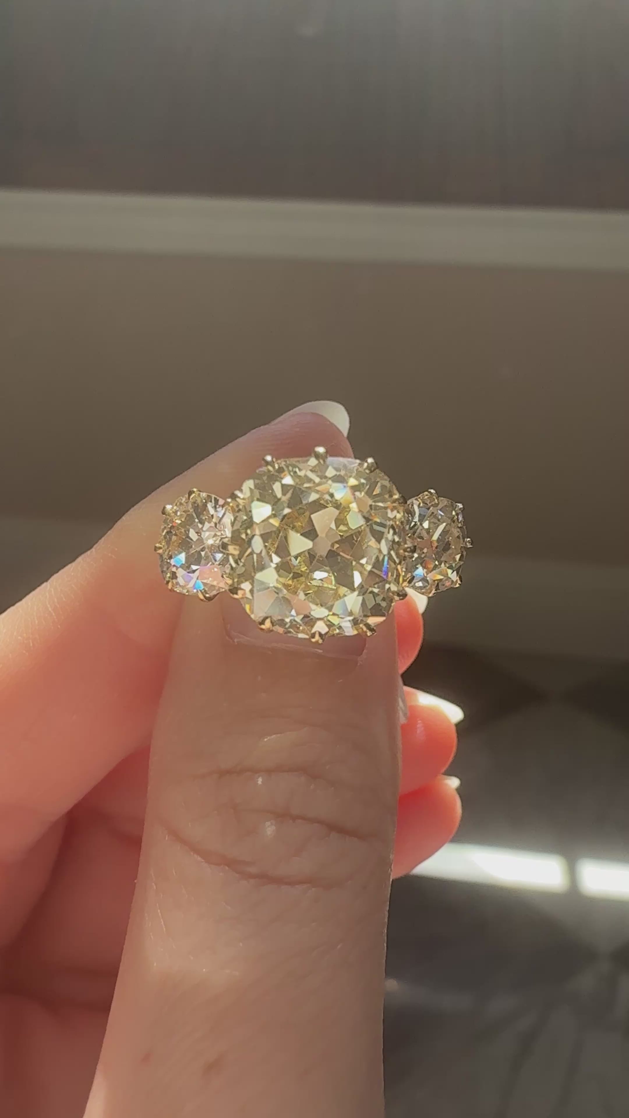 m-z color, vs clarity diamond in yellow gold setting