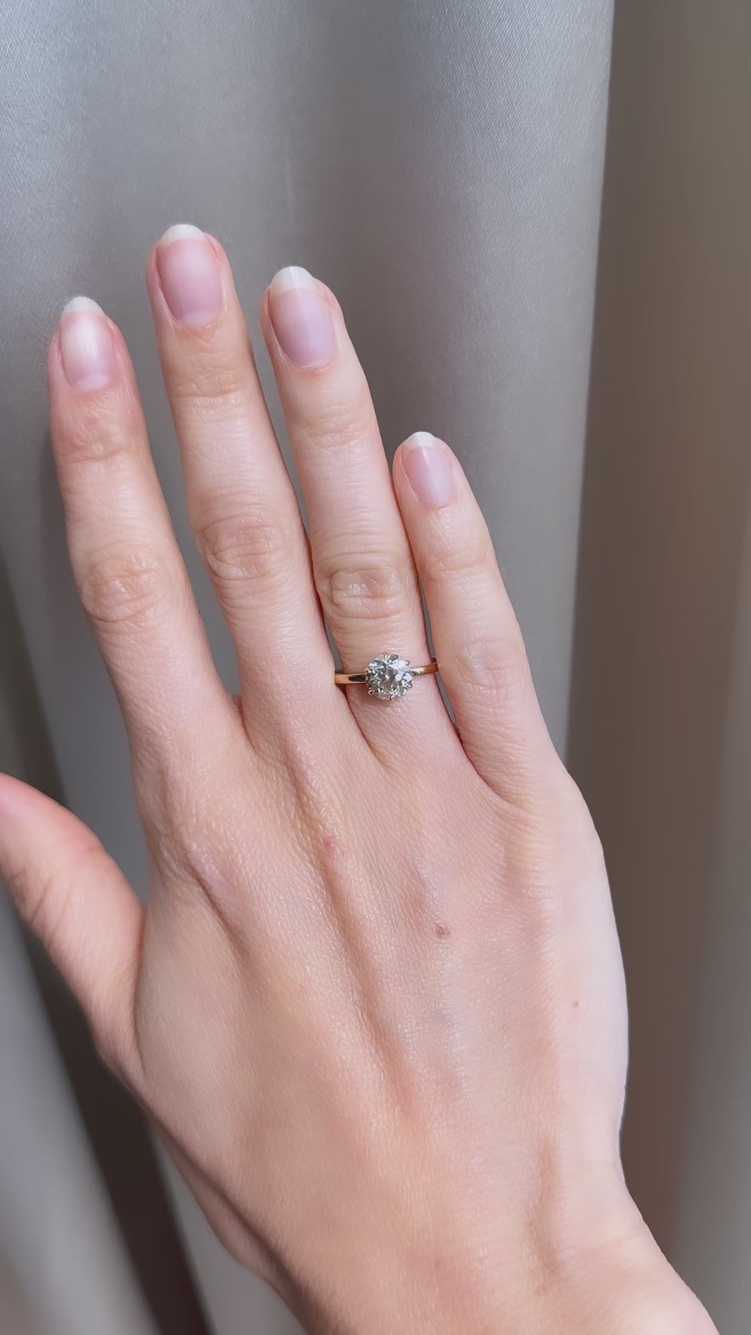 m-z color, vvs clarity diamond in yellow gold setting