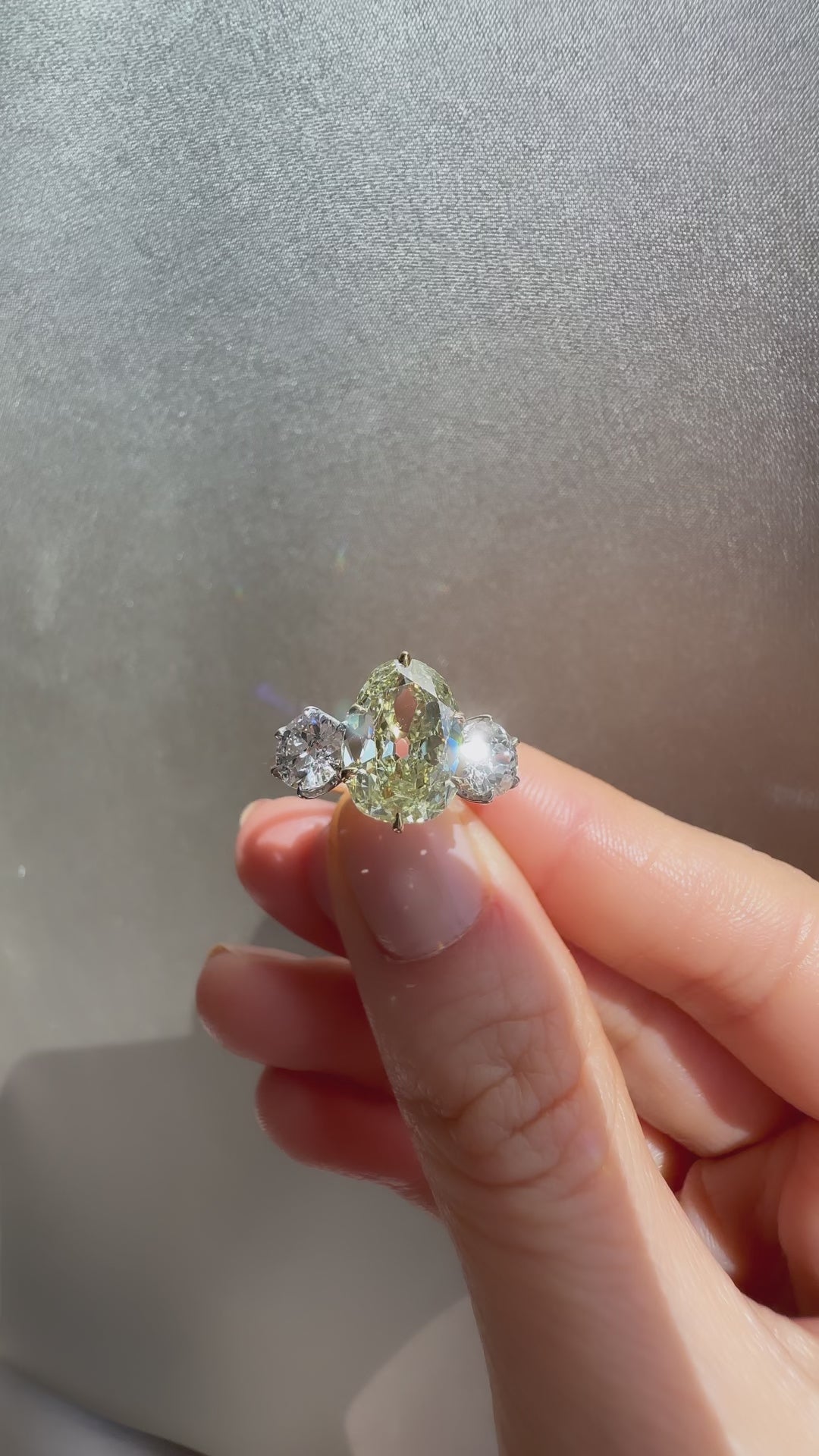 fancy color, si-i clarity diamond in two-tone setting