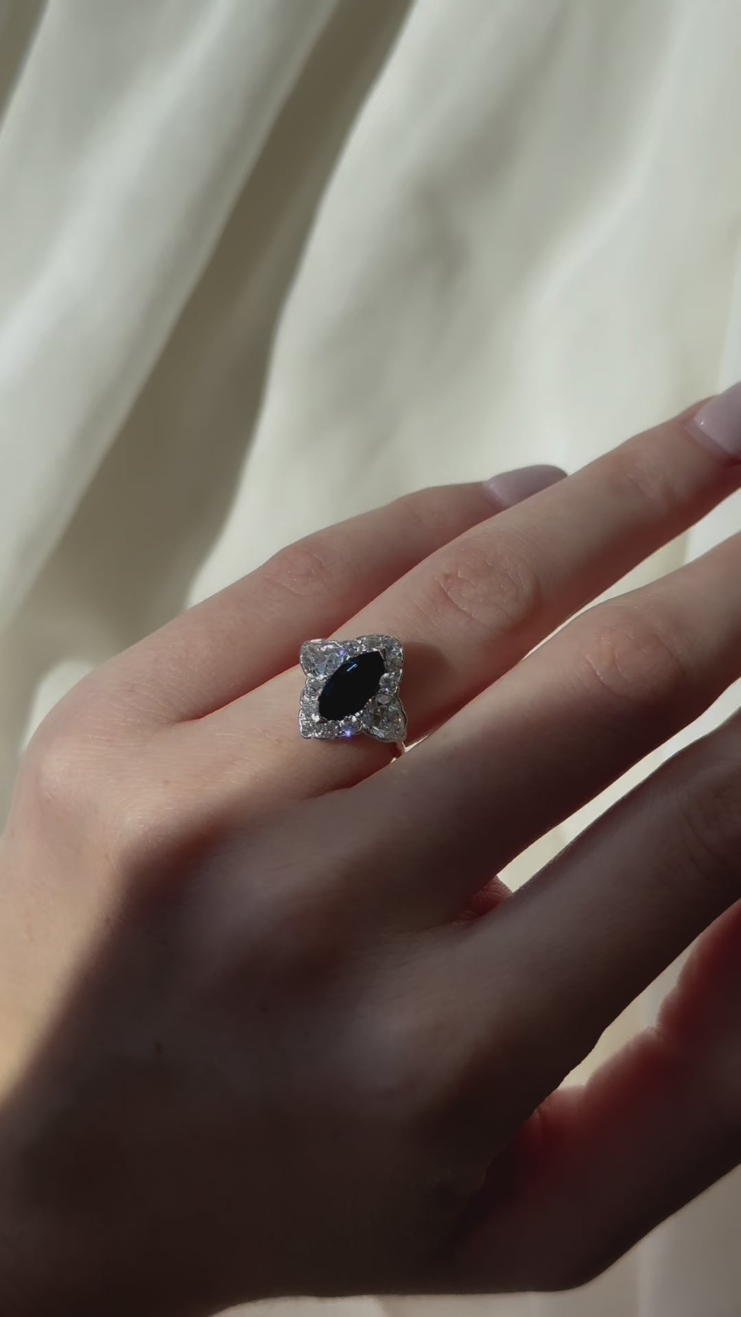 g-h-i color, si-i clarity diamond in two-tone setting