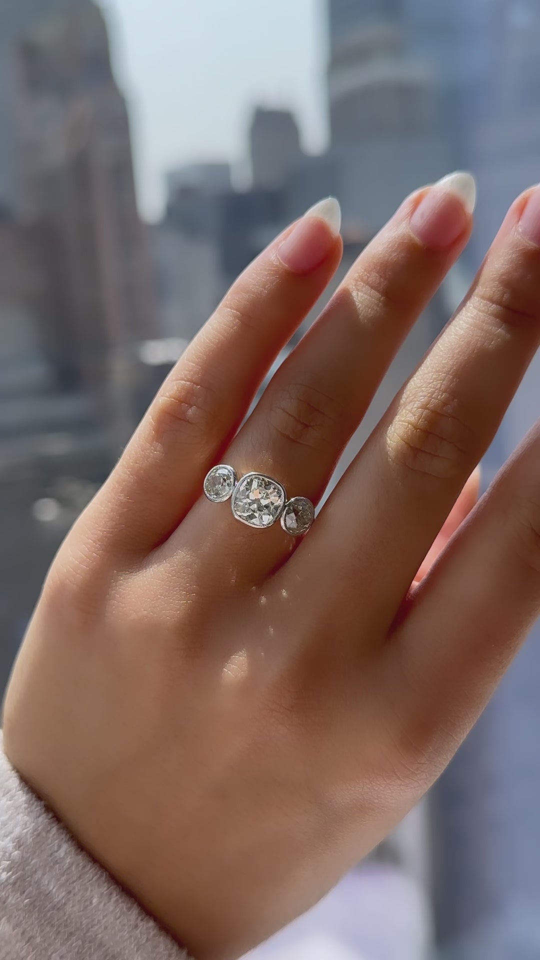 j-k-l color, si-i clarity diamond in two-tone setting