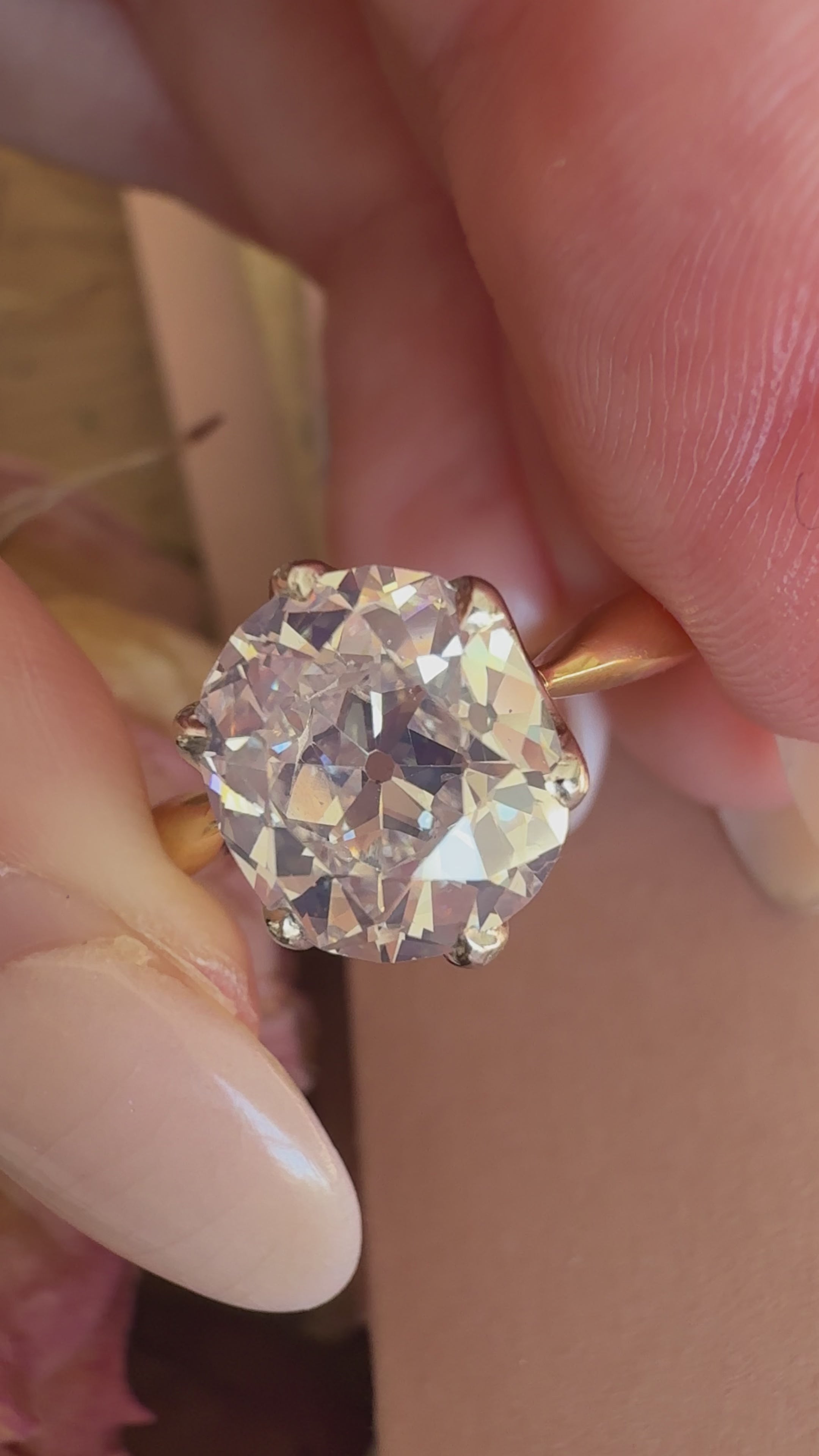 g-h-i color, vs clarity diamond in two-tone setting