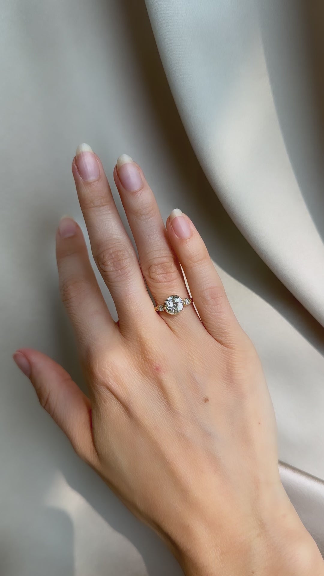 j-k-l color, si-i clarity diamond in yellow gold setting