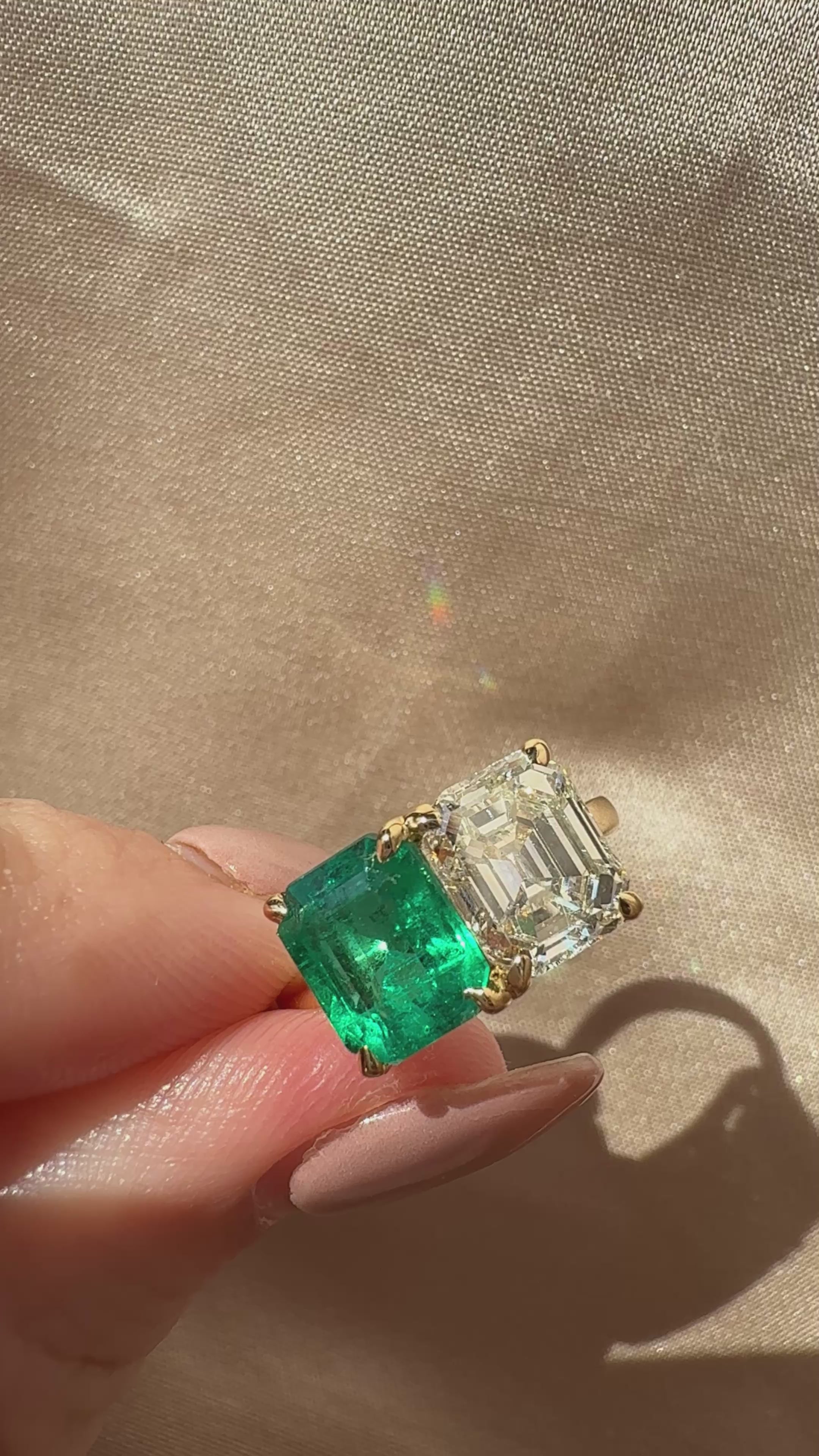 j-k-l color, si-i clarity diamond rings in yellow gold setting