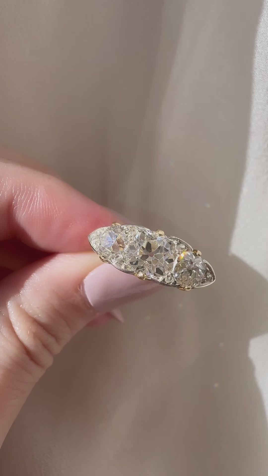 j-k-l color, si-i clarity diamond in two-tone setting