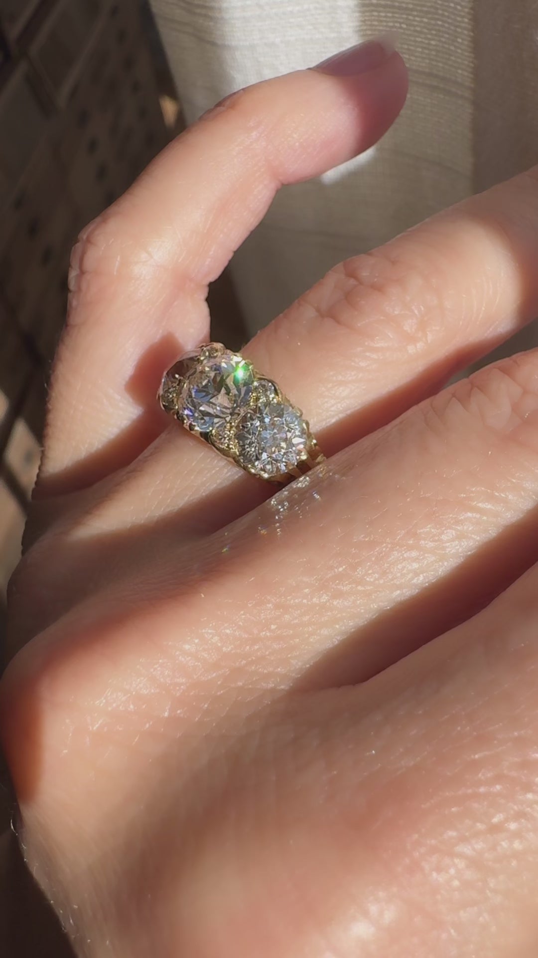 g-h-i color, si-i clarity diamond in yellow gold setting