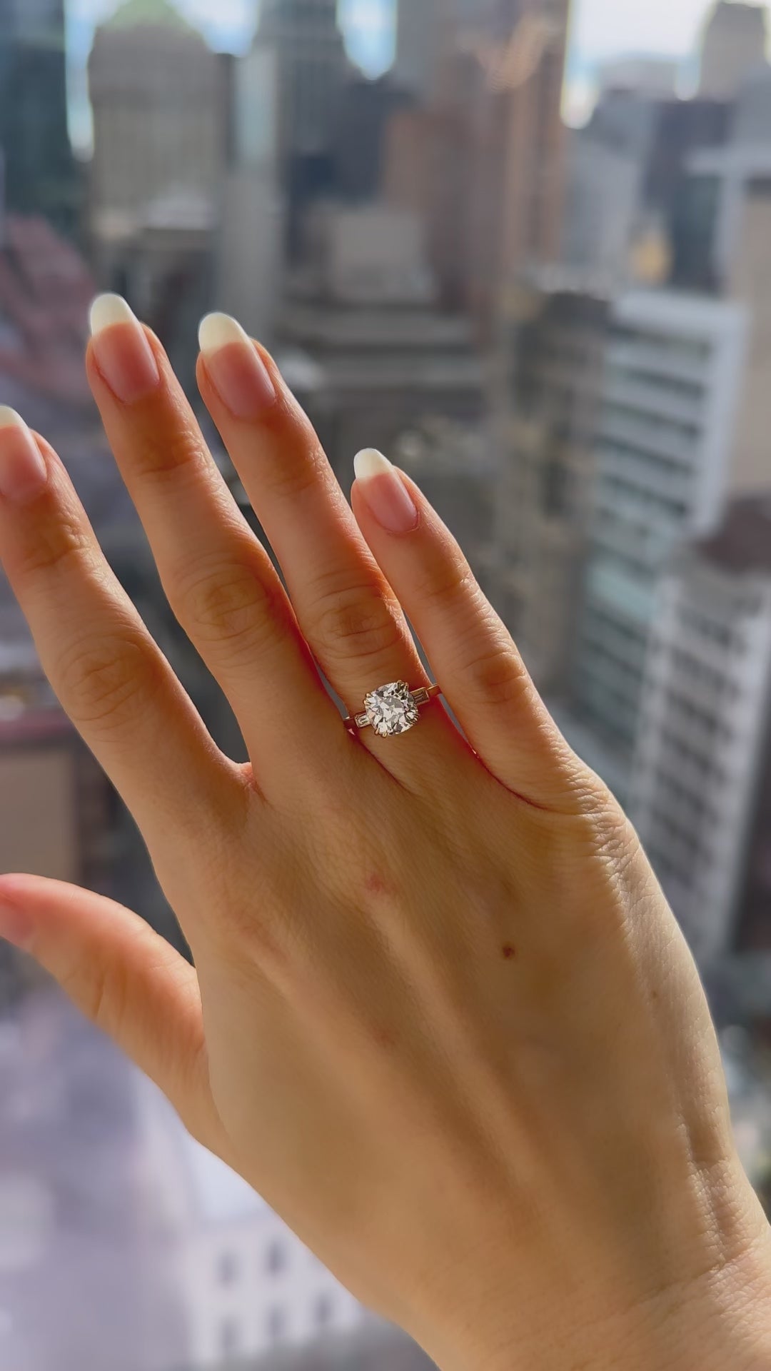 g-h-i color, si-i clarity diamond in yellow gold setting