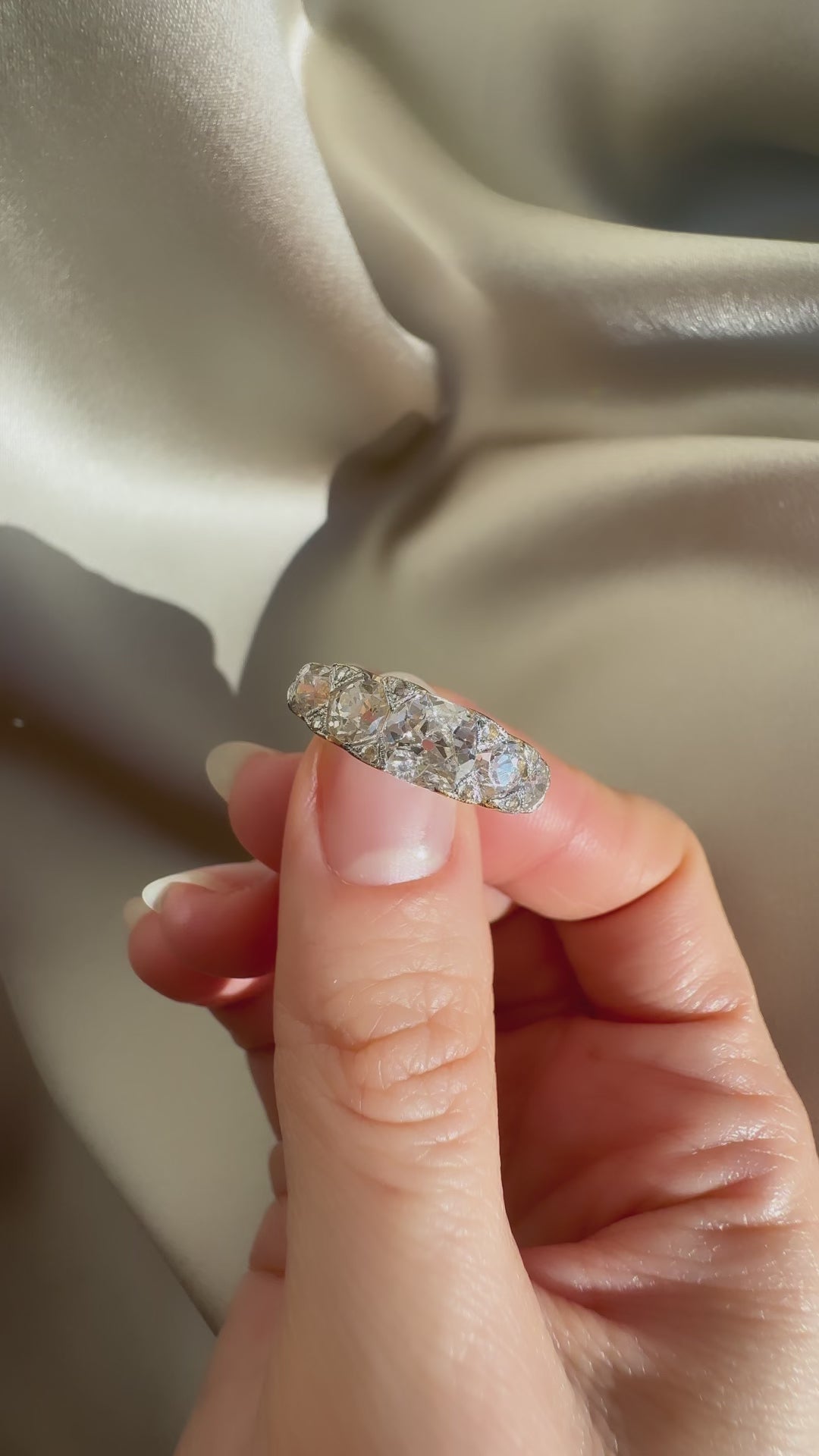 g-h-i color, si-i clarity diamond in two-tone setting