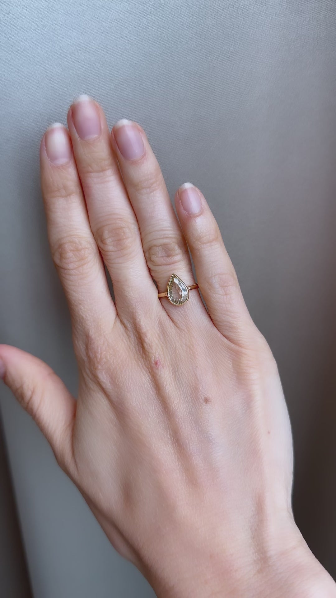 m-z color, si-i clarity diamond in yellow gold setting