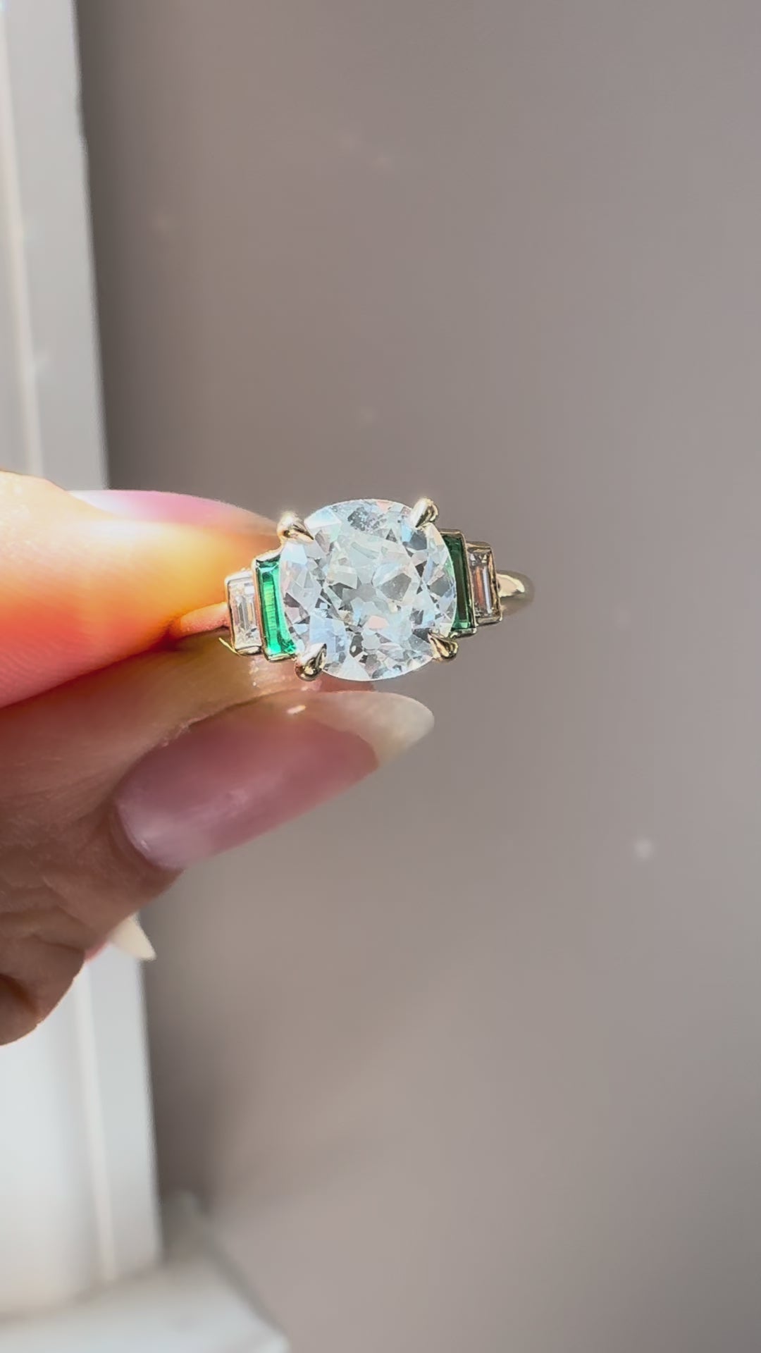 g-h-i color, si-i clarity diamond rings in yellow gold setting