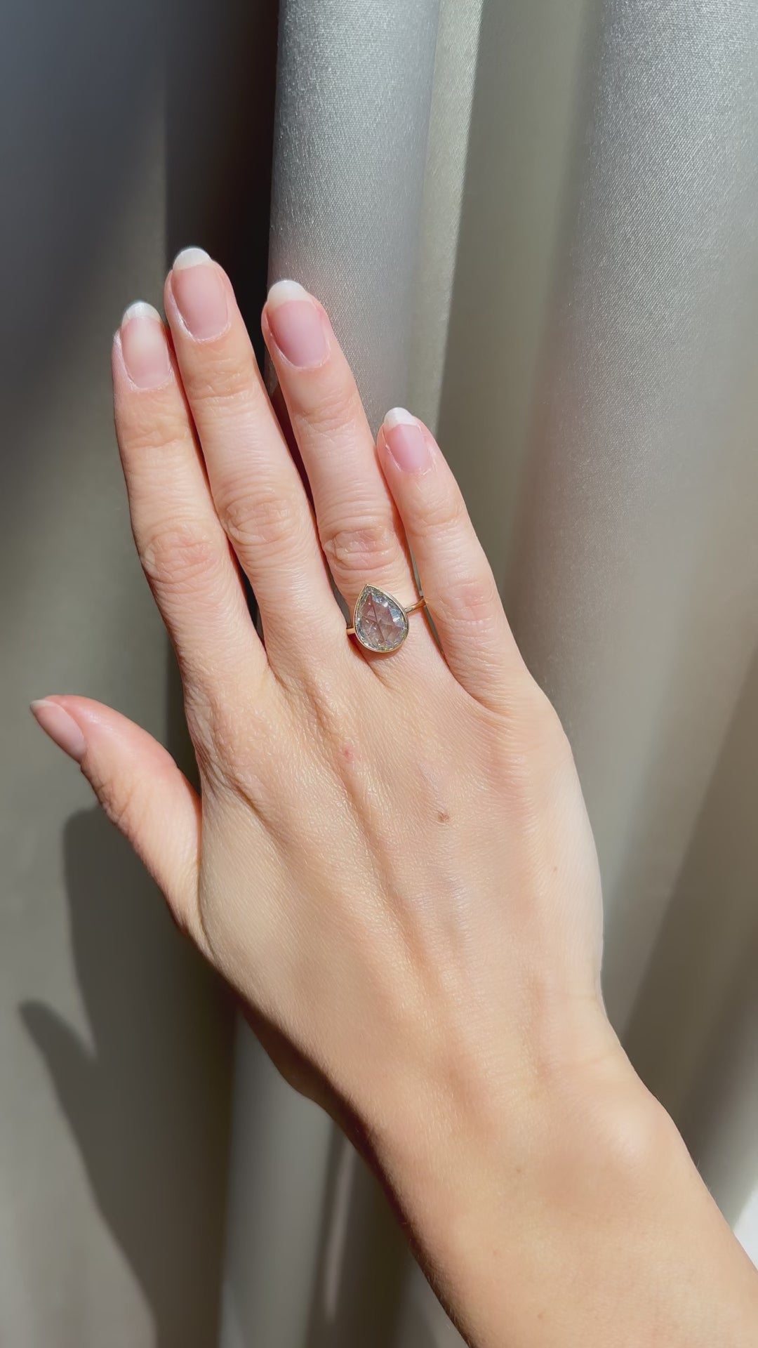 g-h-i color, si-i clarity diamond in yellow gold setting