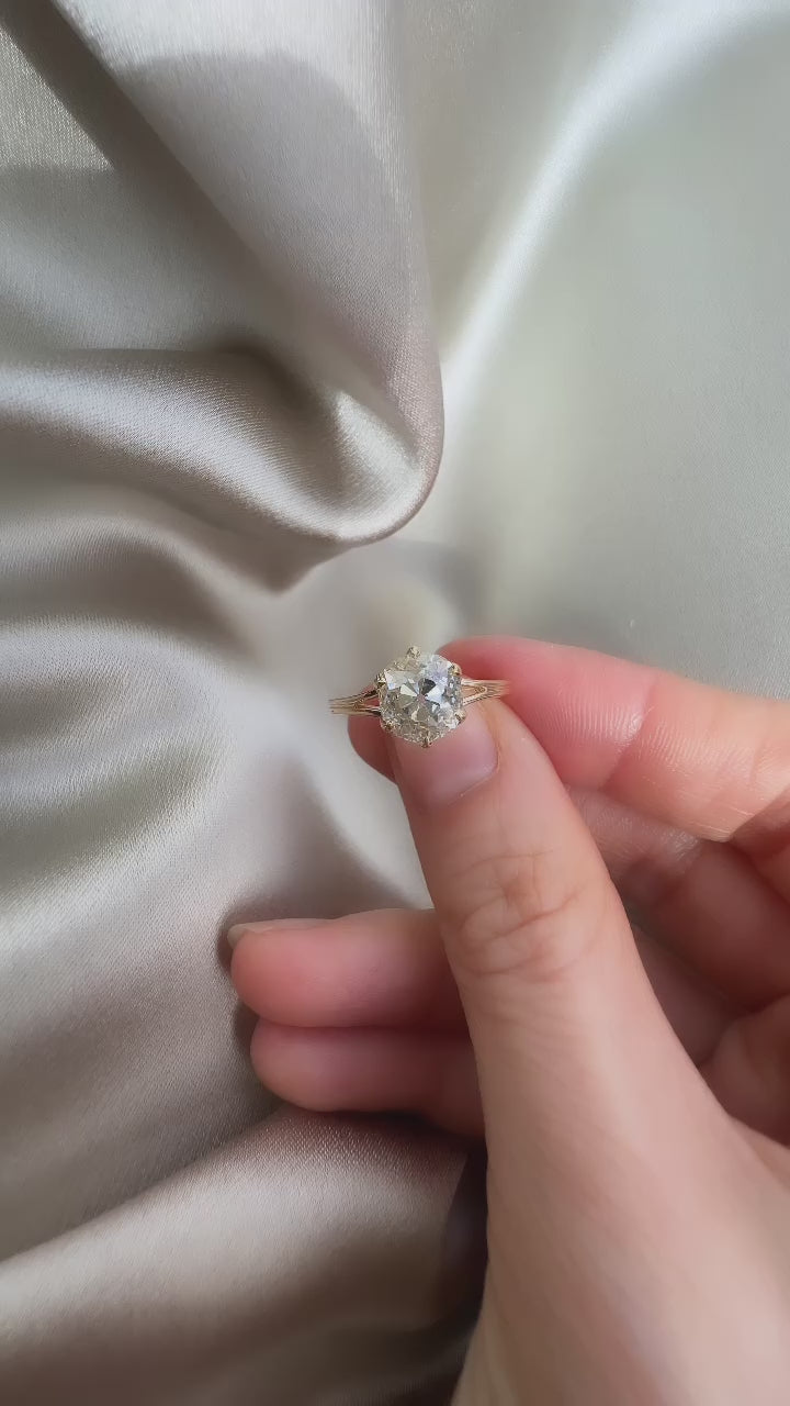 j-k-l color, si-i clarity diamond in yellow gold setting