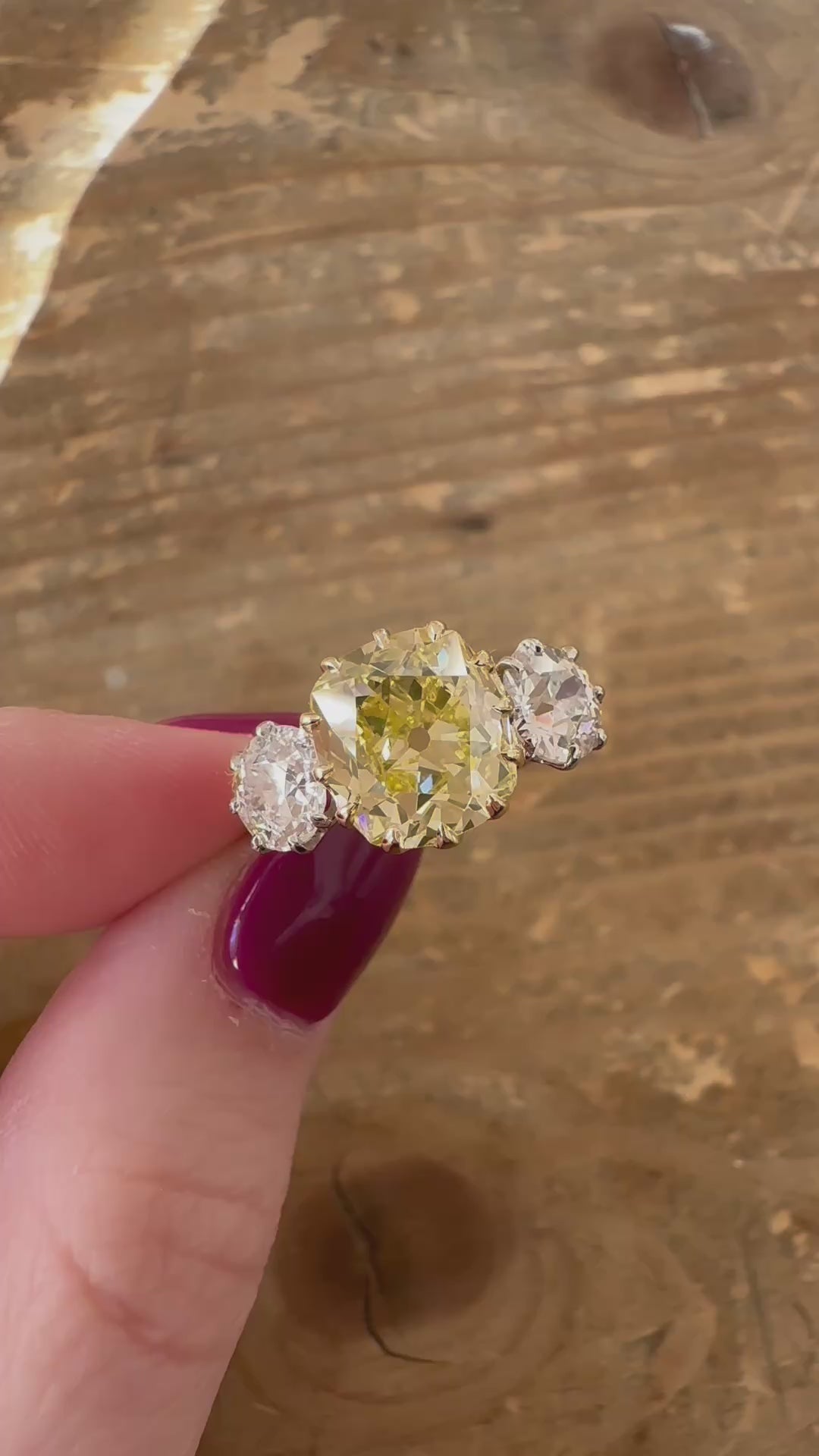 fancy color, si-i clarity diamond in two-tone setting
