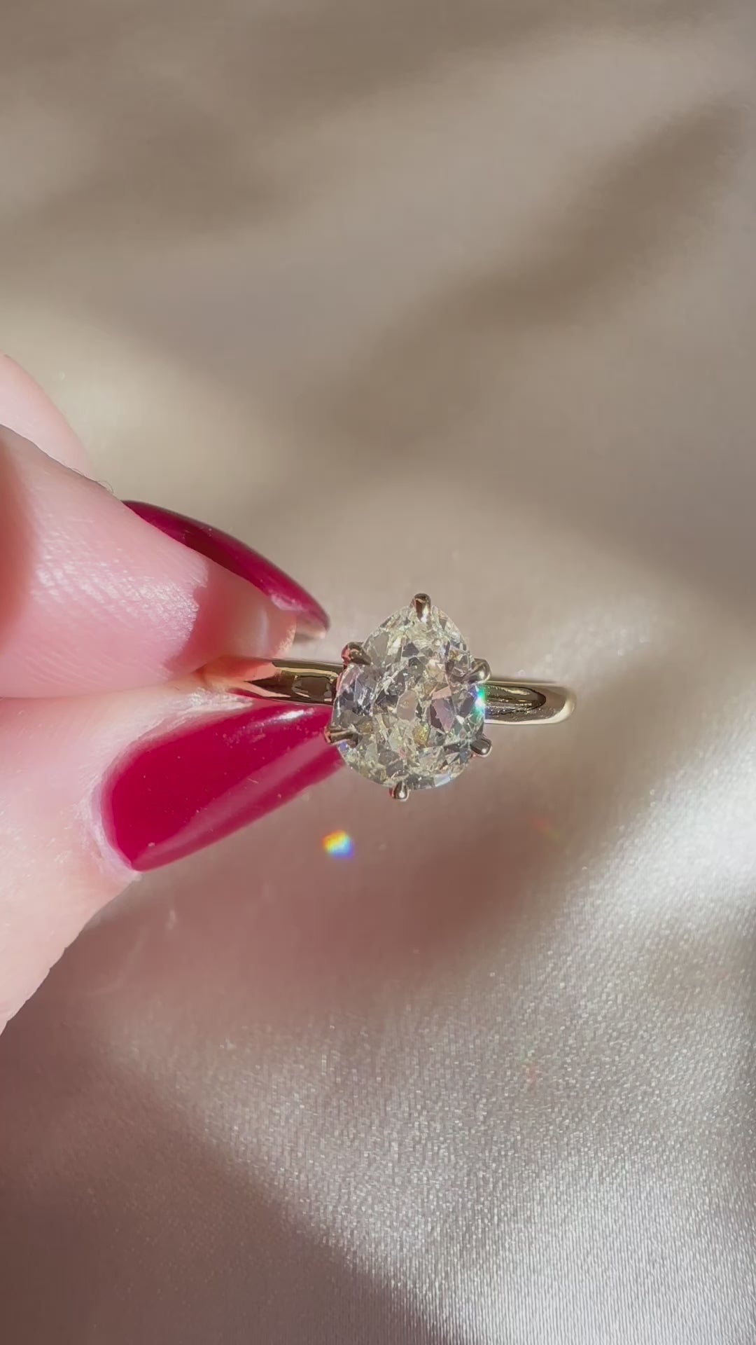 m-z color, si-i clarity diamond in yellow gold setting