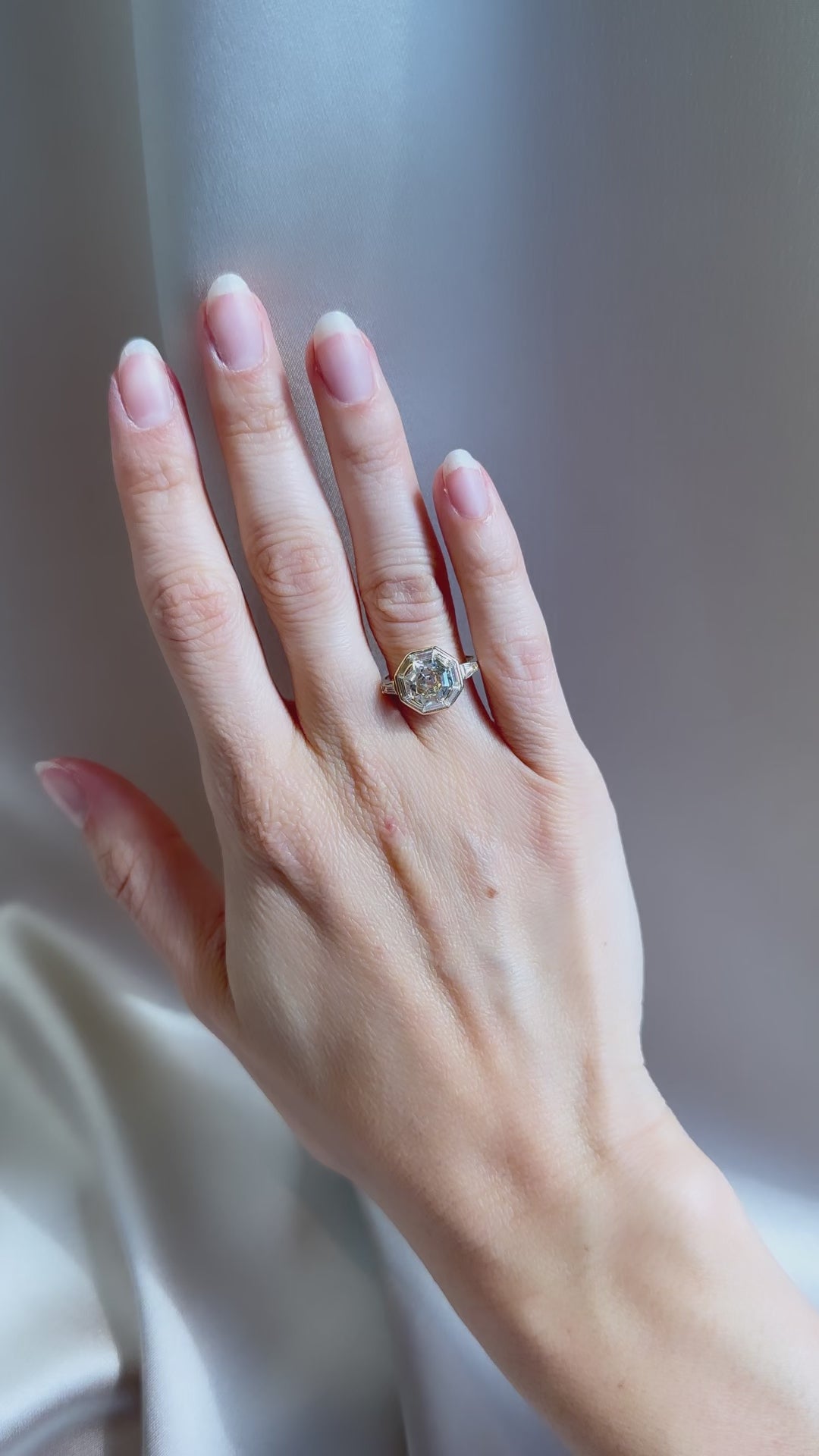 m-z color, si-i clarity diamond in yellow gold setting