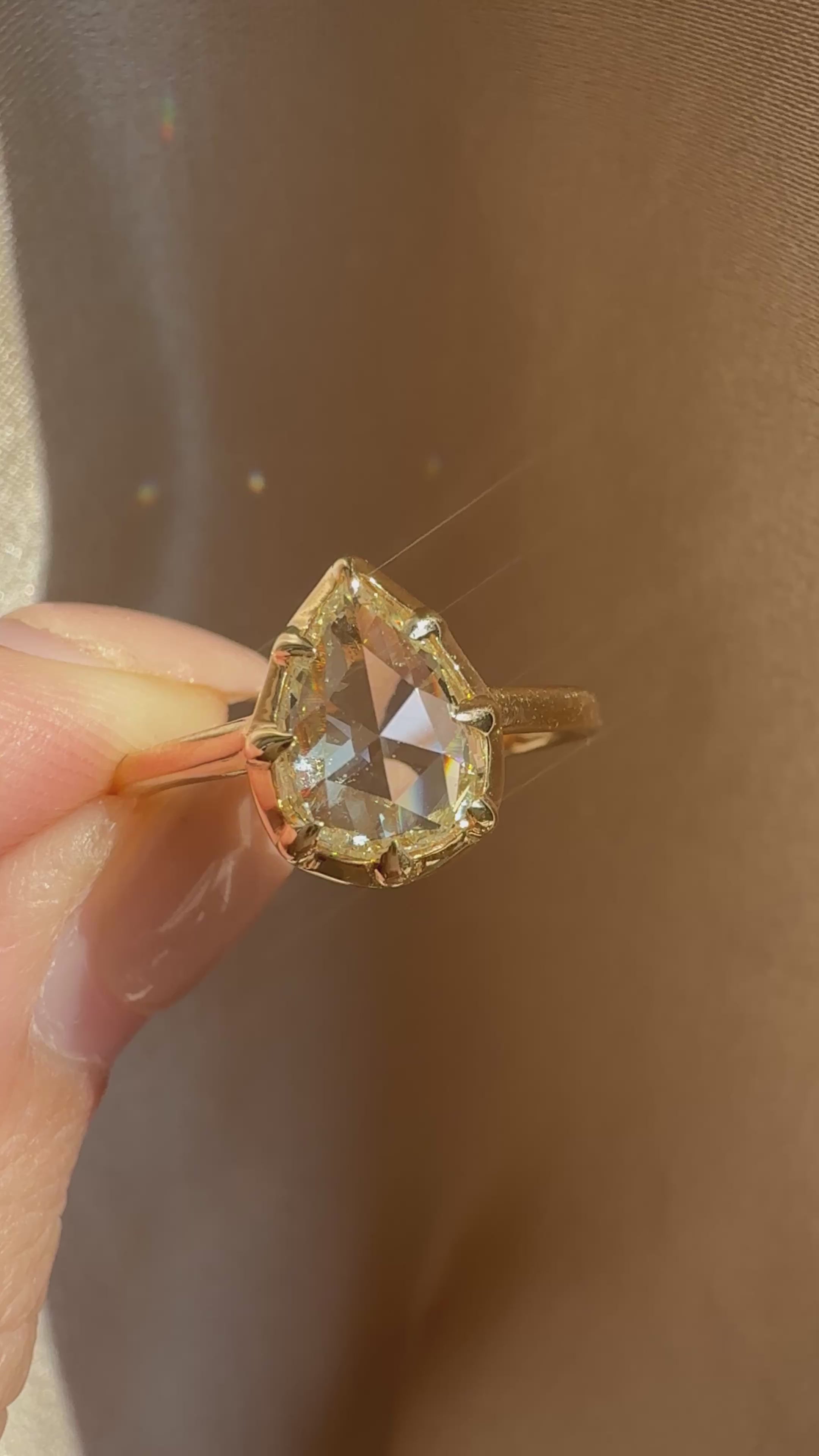 m-z color, si-i clarity diamond in yellow gold setting