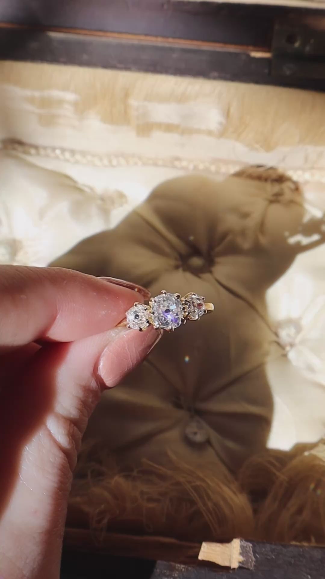 j-k-l color, si-i clarity diamond in yellow gold setting