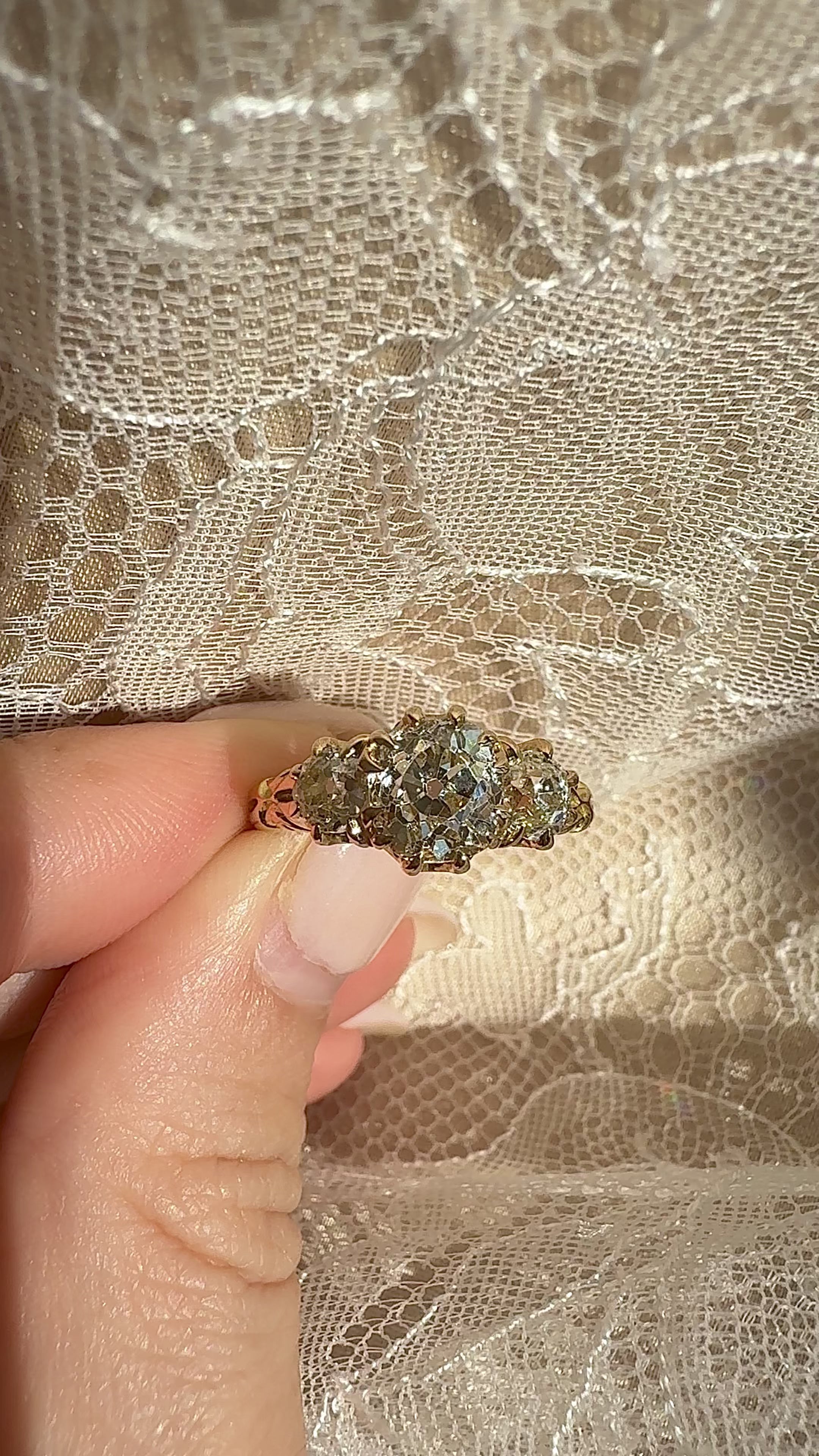 m-z color, si-i clarity diamond in yellow gold setting