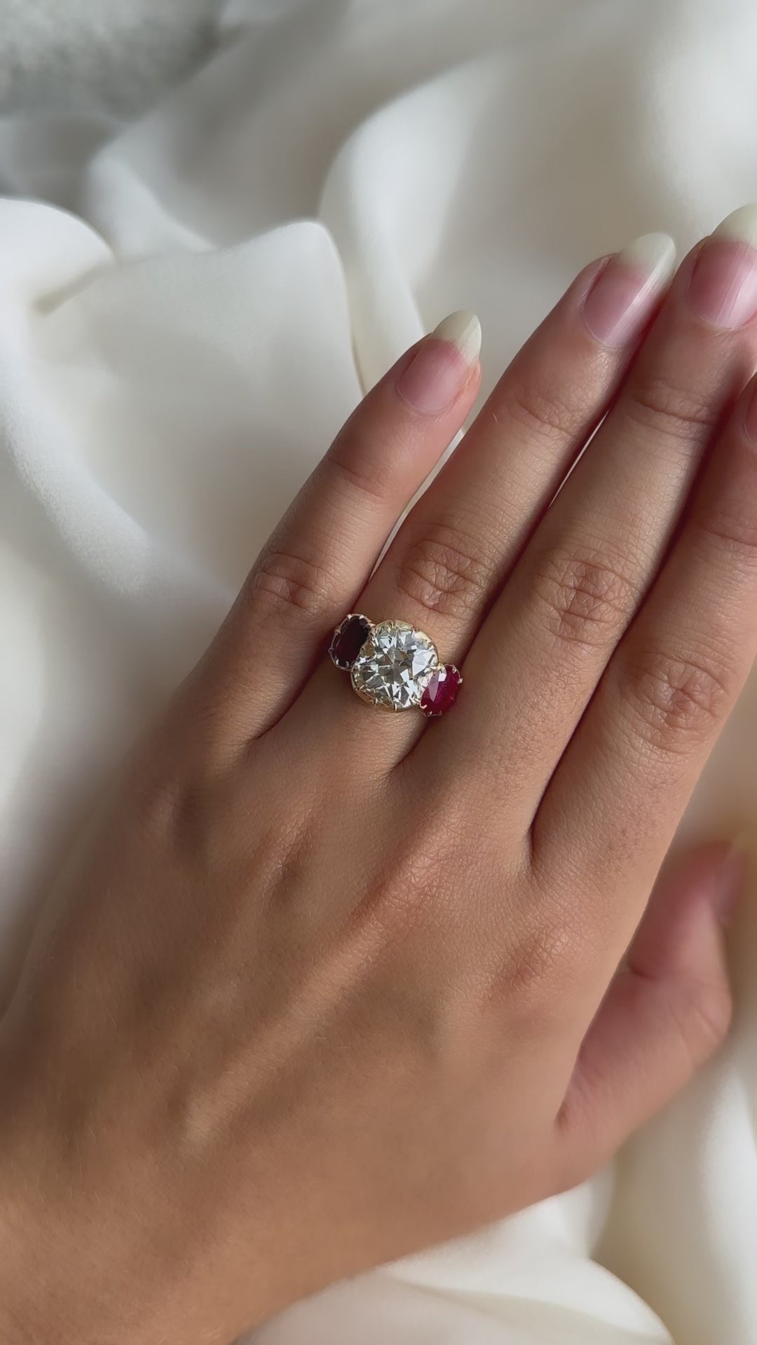 m-z color, si-i clarity diamond in yellow gold setting