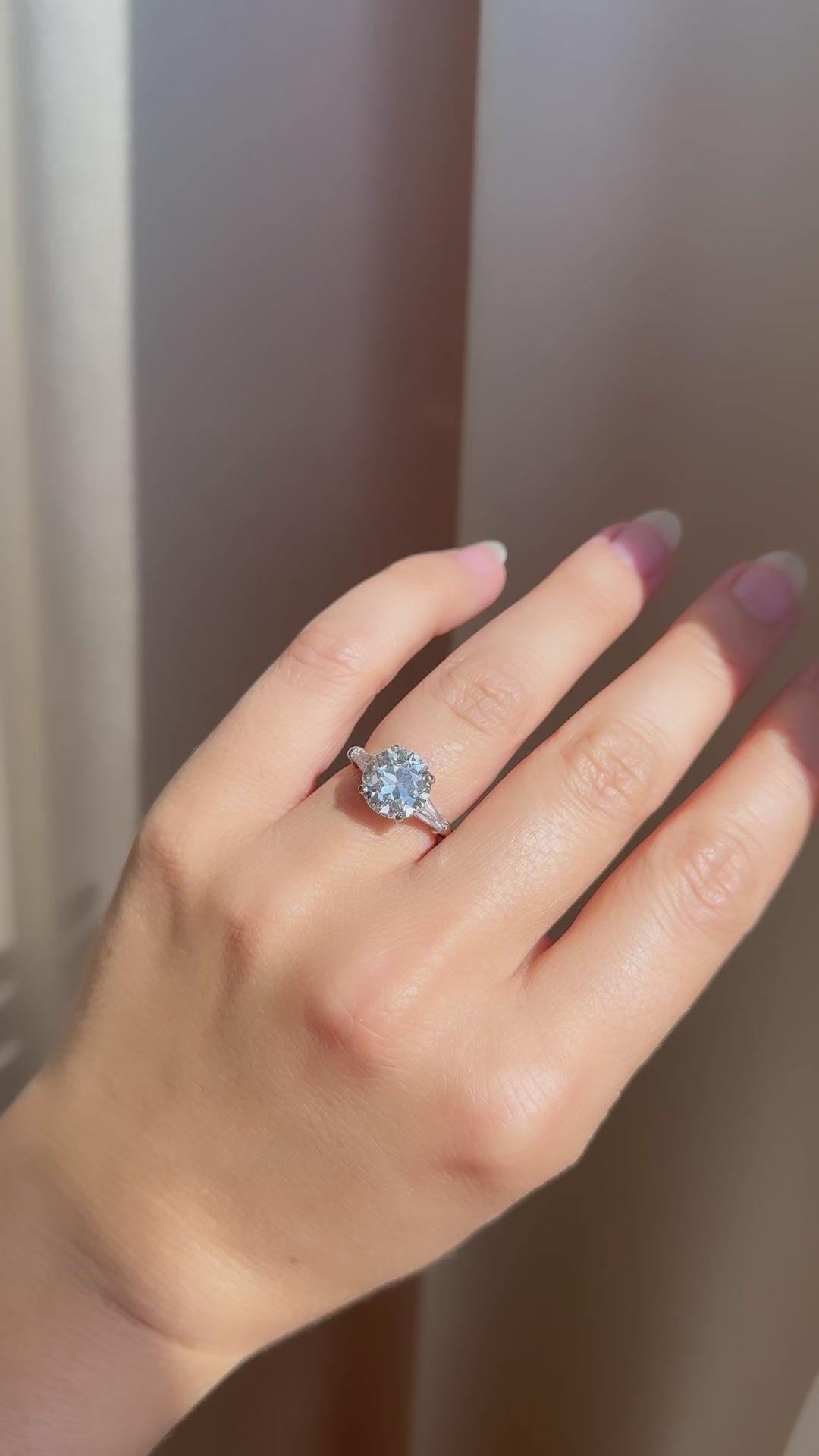 j-k-l color, vs clarity diamond in two-tone setting