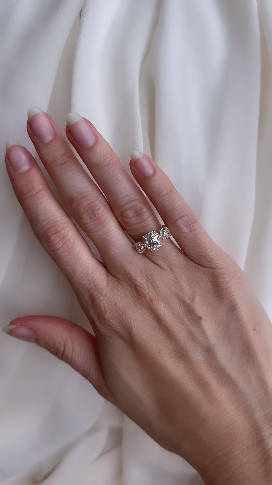 m-z color, si-i clarity diamond in yellow gold setting