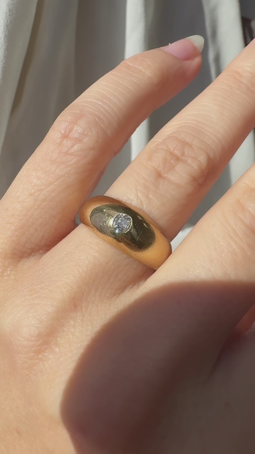 g-h-i color, si-i clarity diamond in yellow gold setting