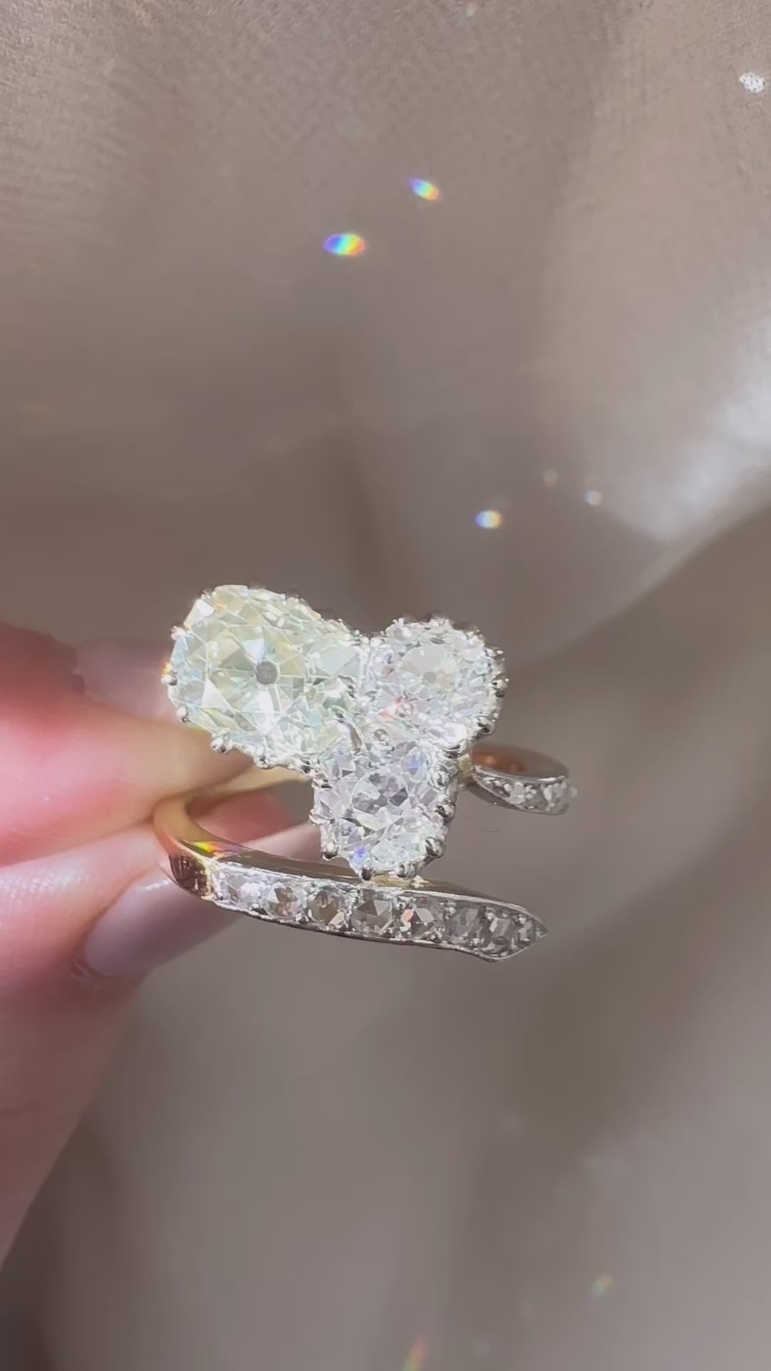 m-z color, si-i clarity diamond in two-tone setting