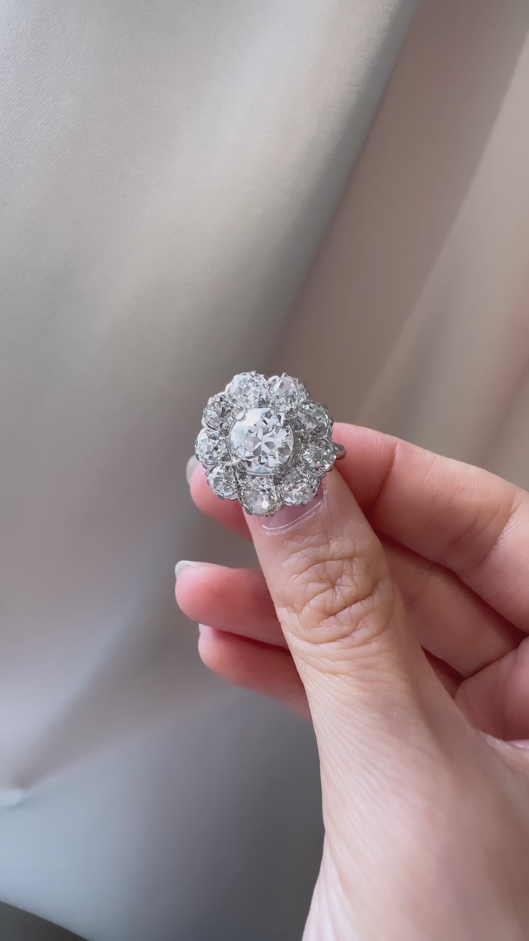 j-k-l color, vs clarity in platinum setting