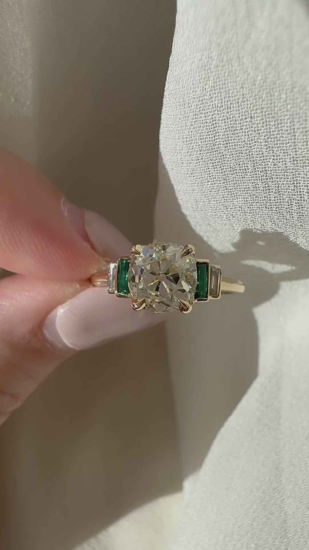 j-k-l color, si-i clarity diamond in yellow gold setting