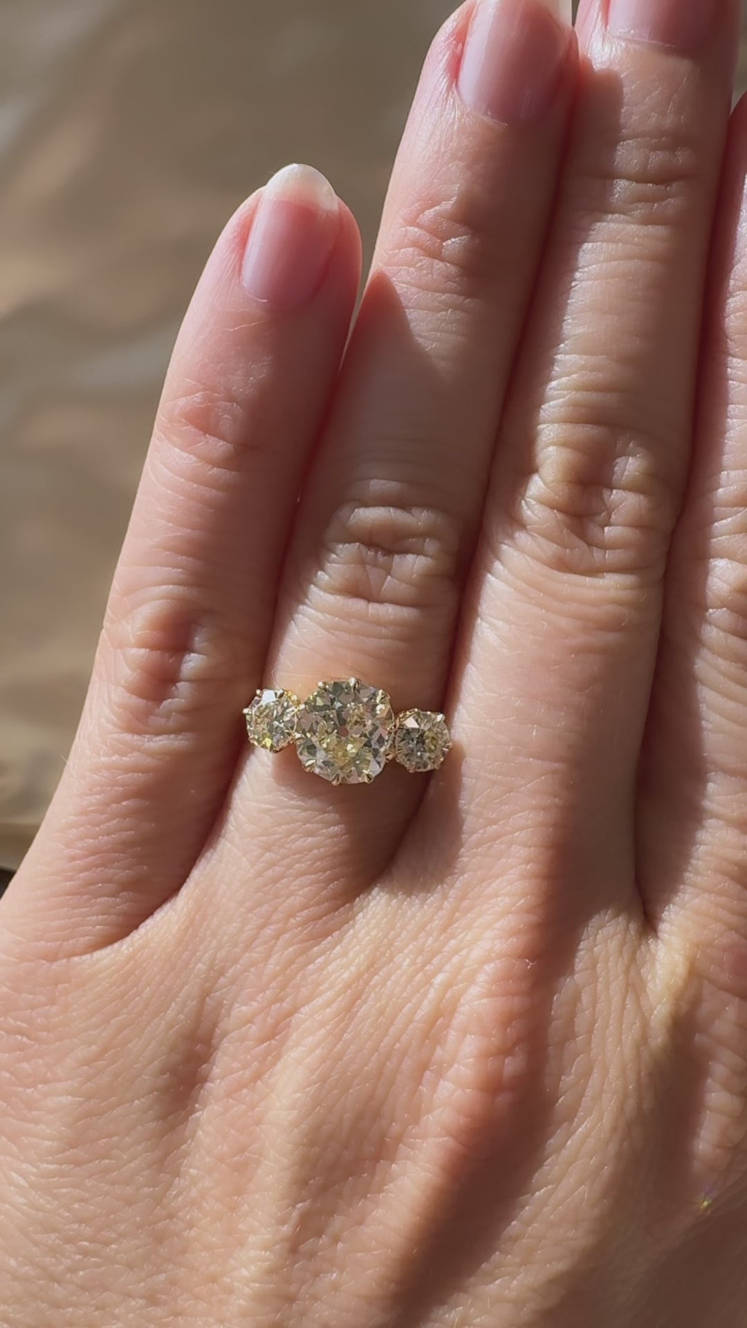 m-z color, si-i clarity diamond in yellow gold setting