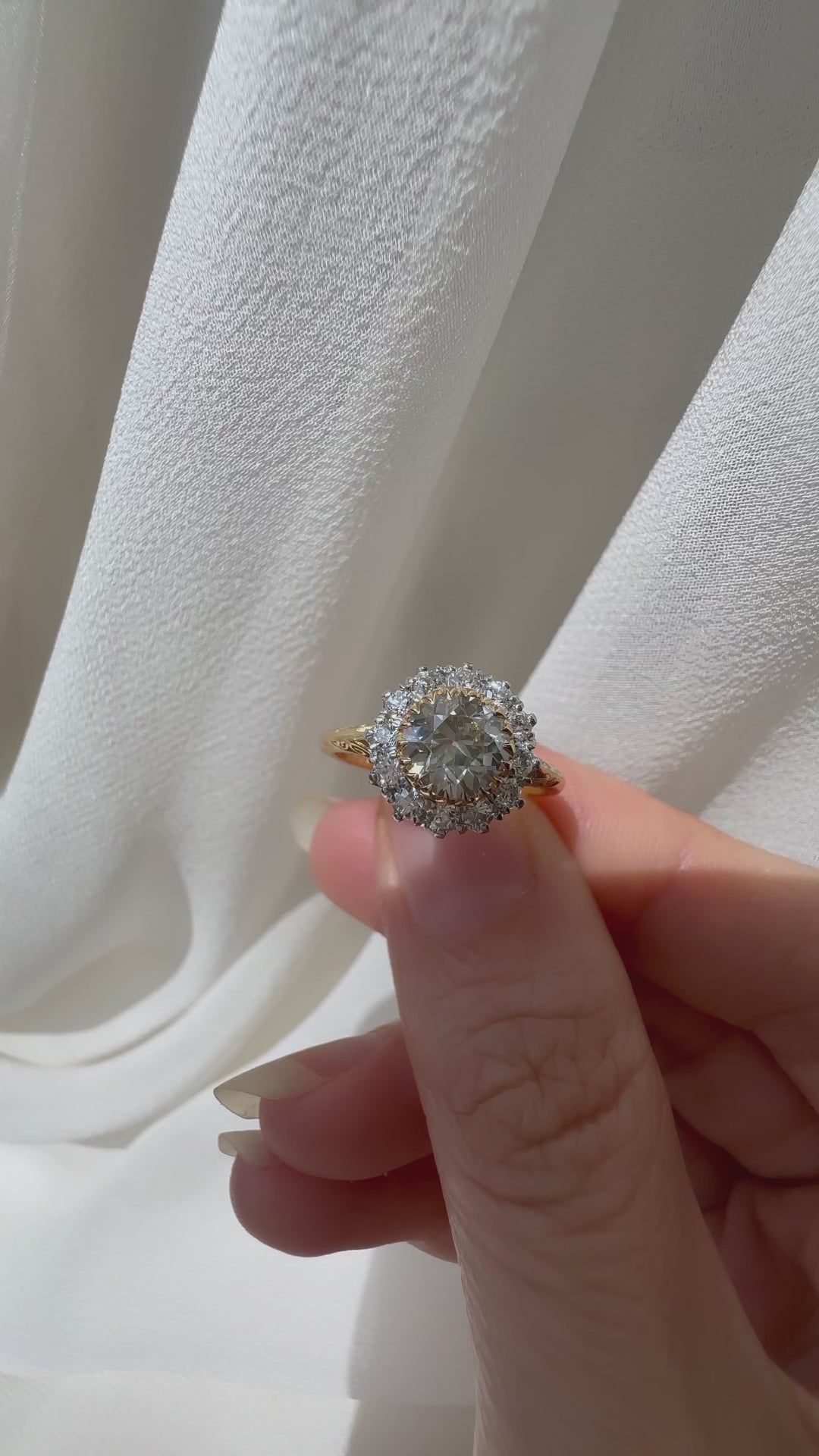 fancy color, si-i clarity diamond in two-tone setting