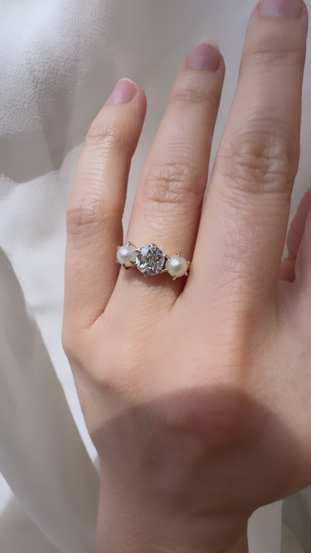 g-h-i color, vs clarity diamond in yellow gold setting