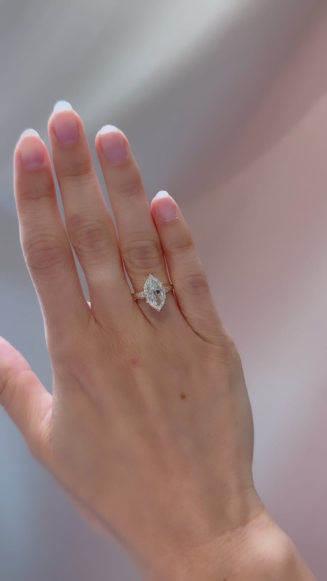 j-k-l color, si-i clarity diamond in yellow gold setting