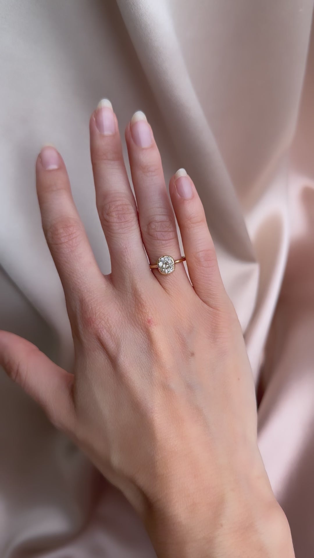 j-k-l color, si-i clarity diamond in yellow gold setting