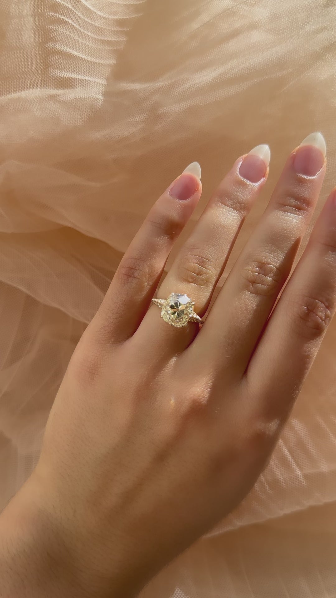 m-z color, vs clarity diamond in yellow gold setting