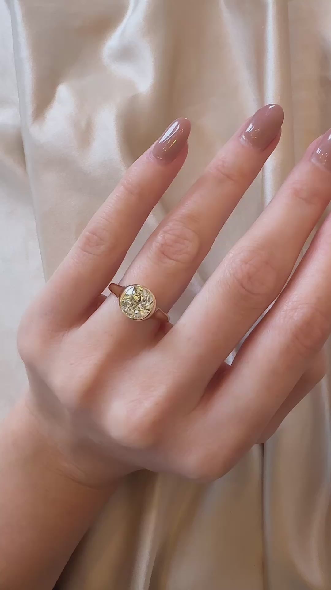 m-z color, vs clarity diamond rings in yellow gold setting