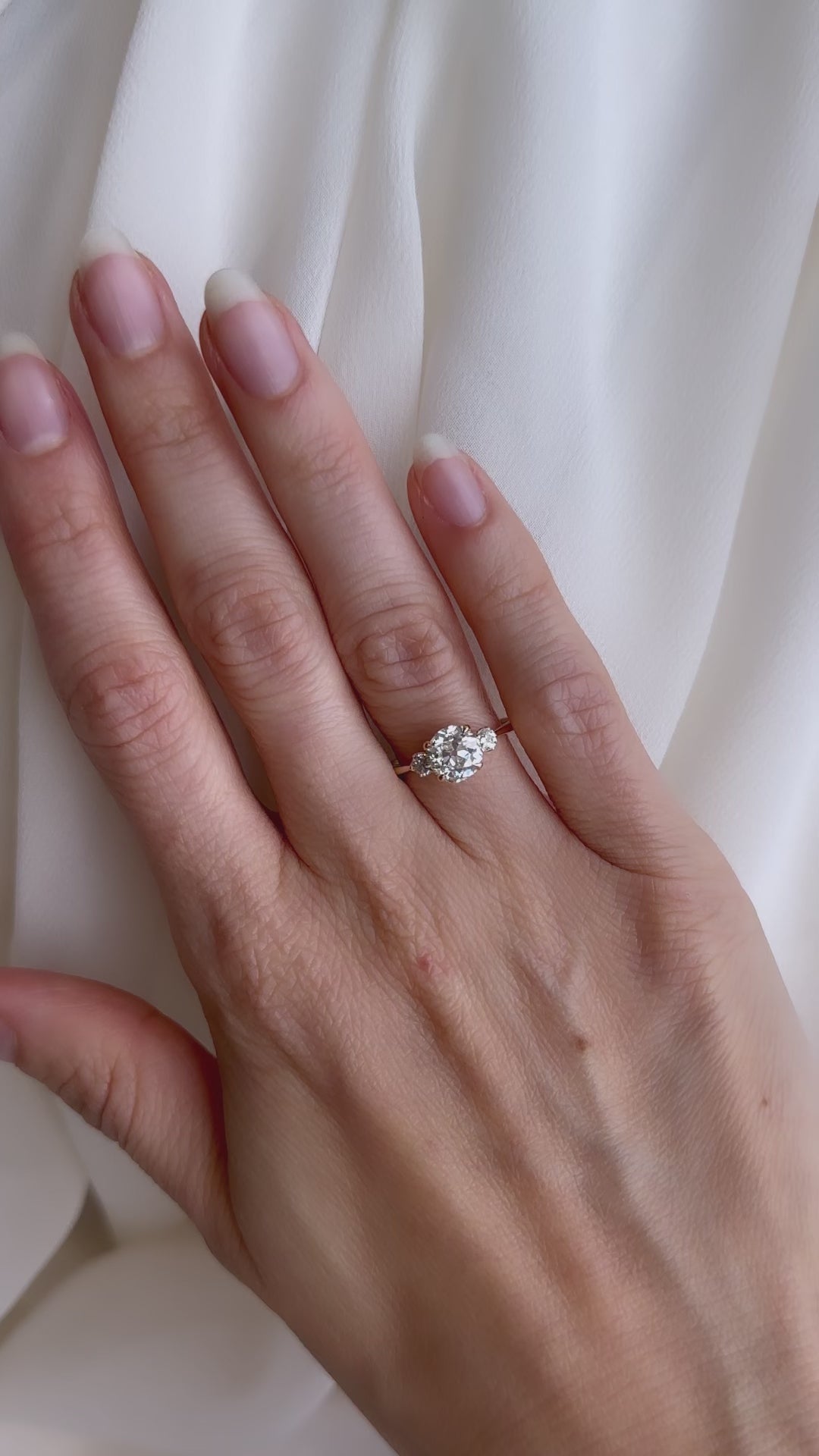 j-k-l color, si-i clarity diamond in yellow gold setting