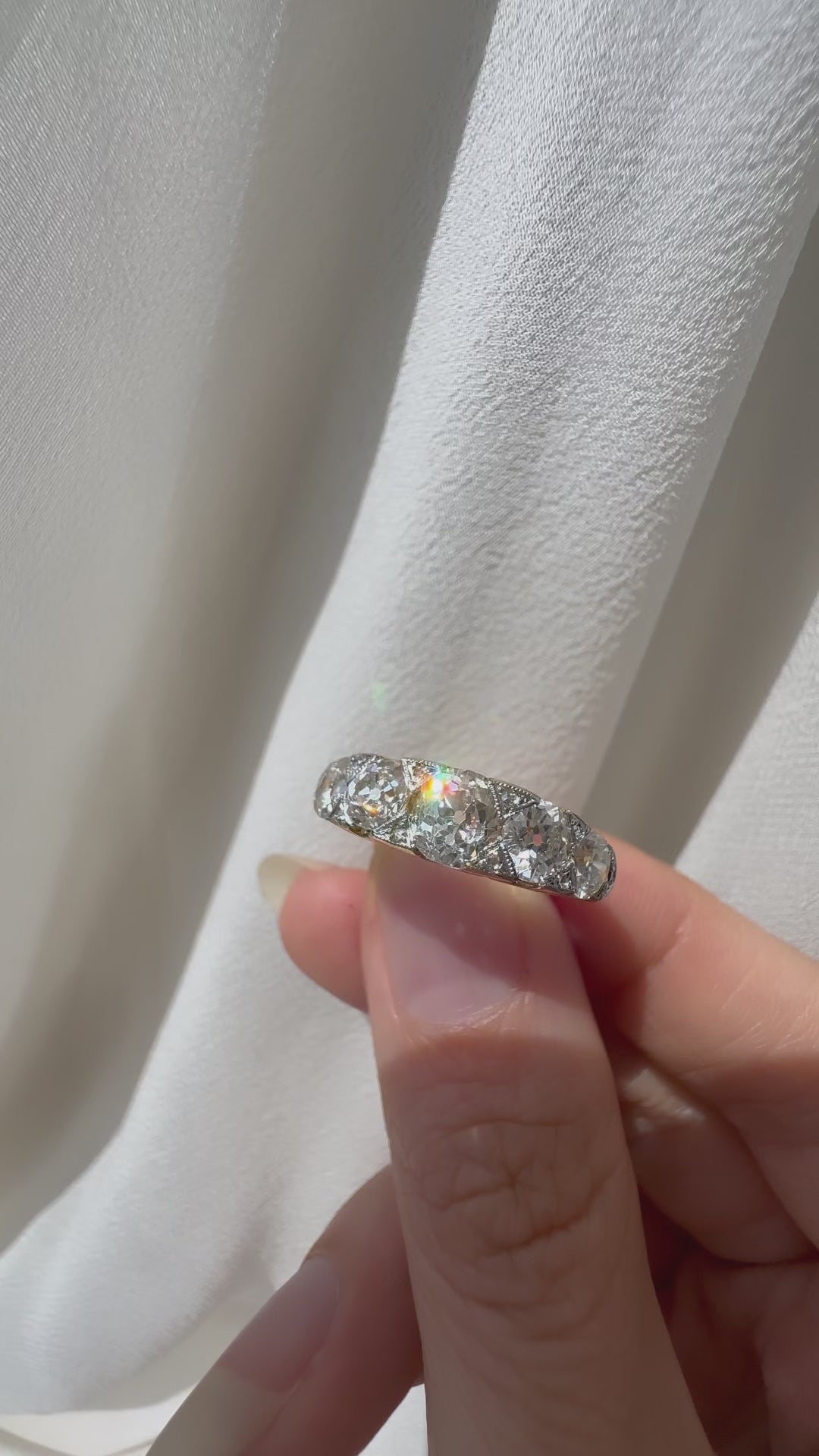 j-k-l color, si-i clarity diamond in two-tone setting