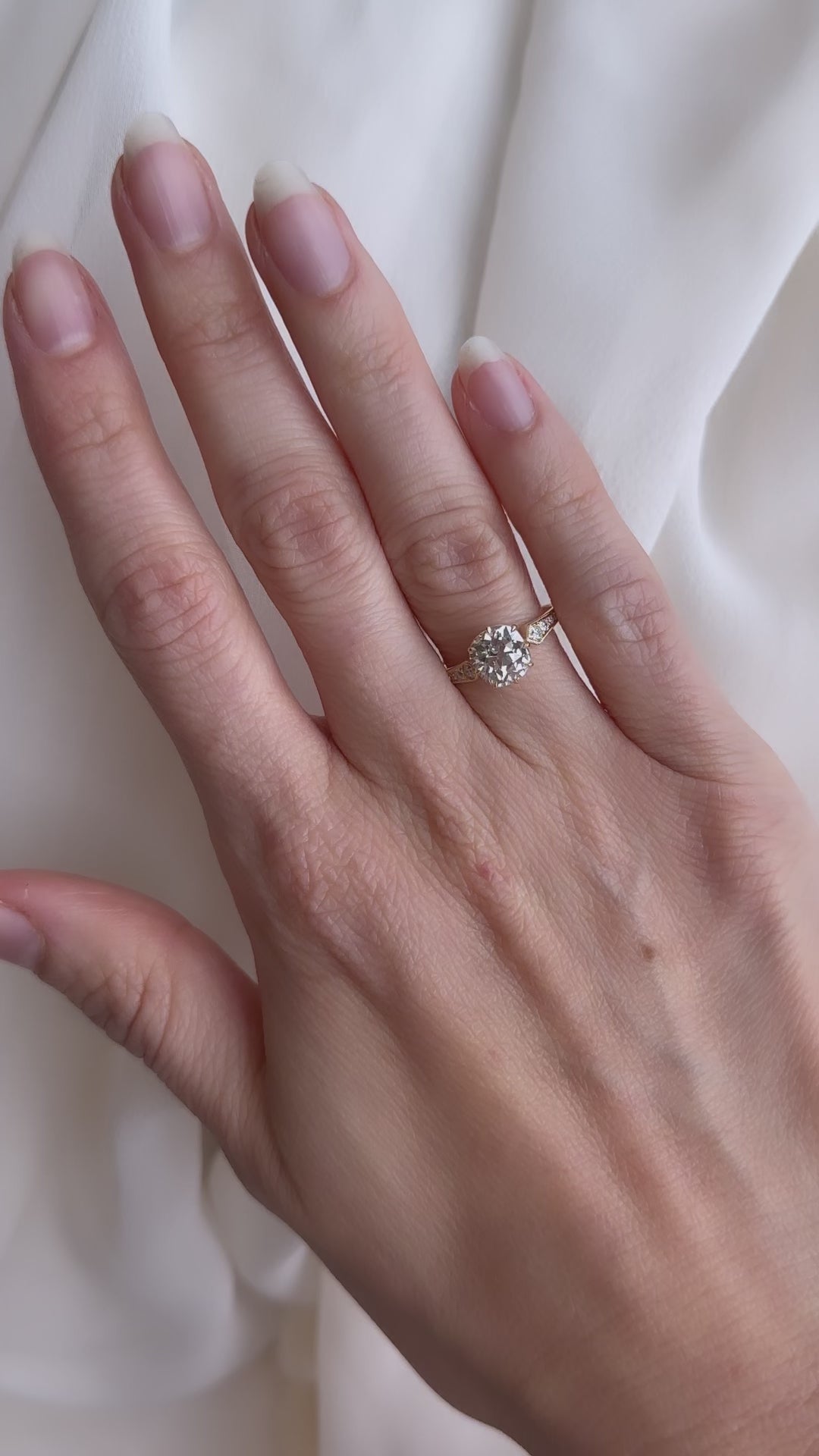 m-z color, vs clarity diamond in yellow gold setting