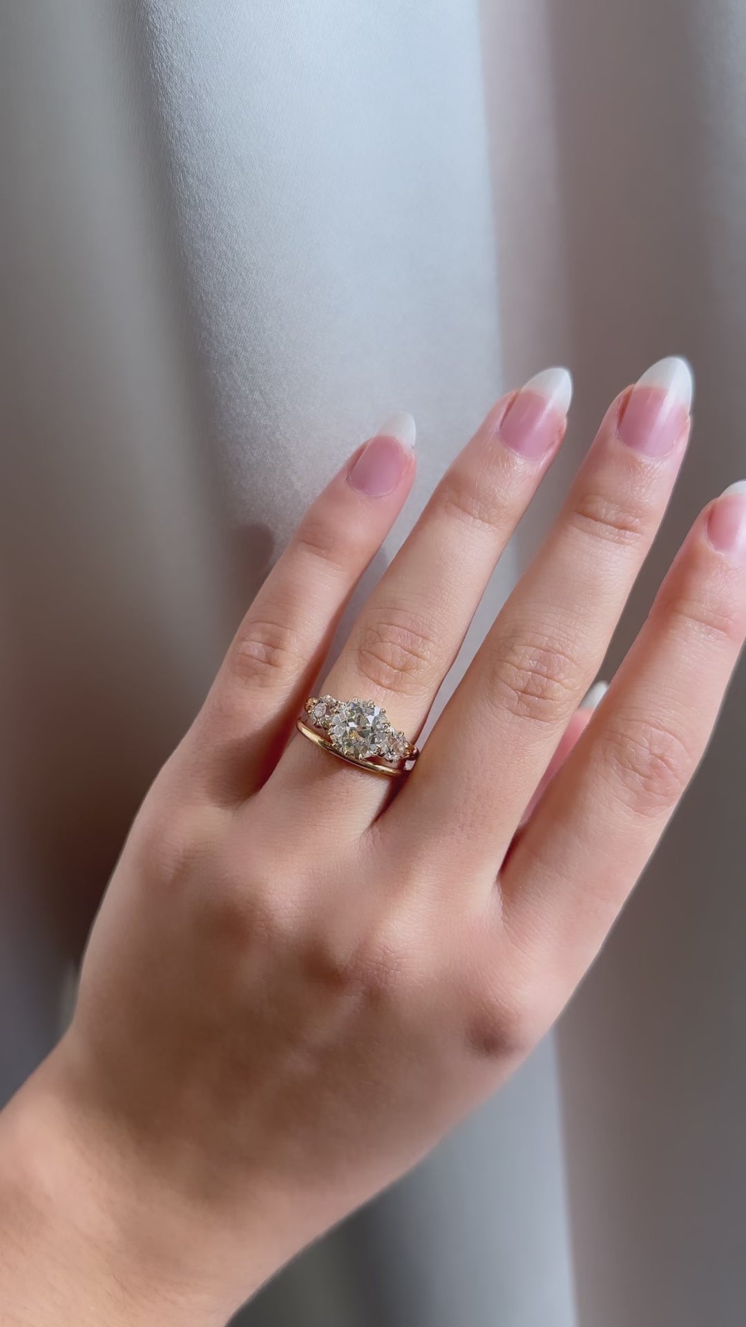 m-z color, vs clarity diamond in yellow gold setting