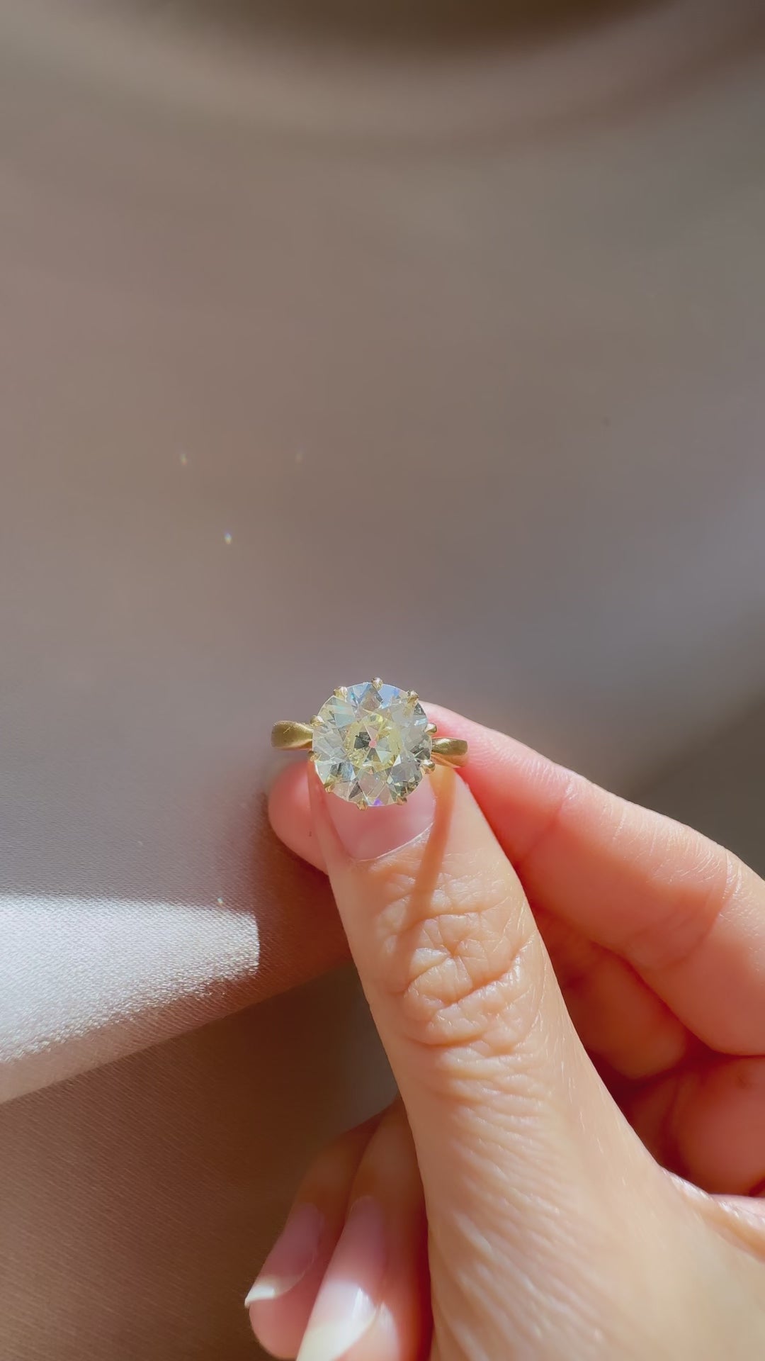 m-z color, vs clarity diamond in yellow gold setting